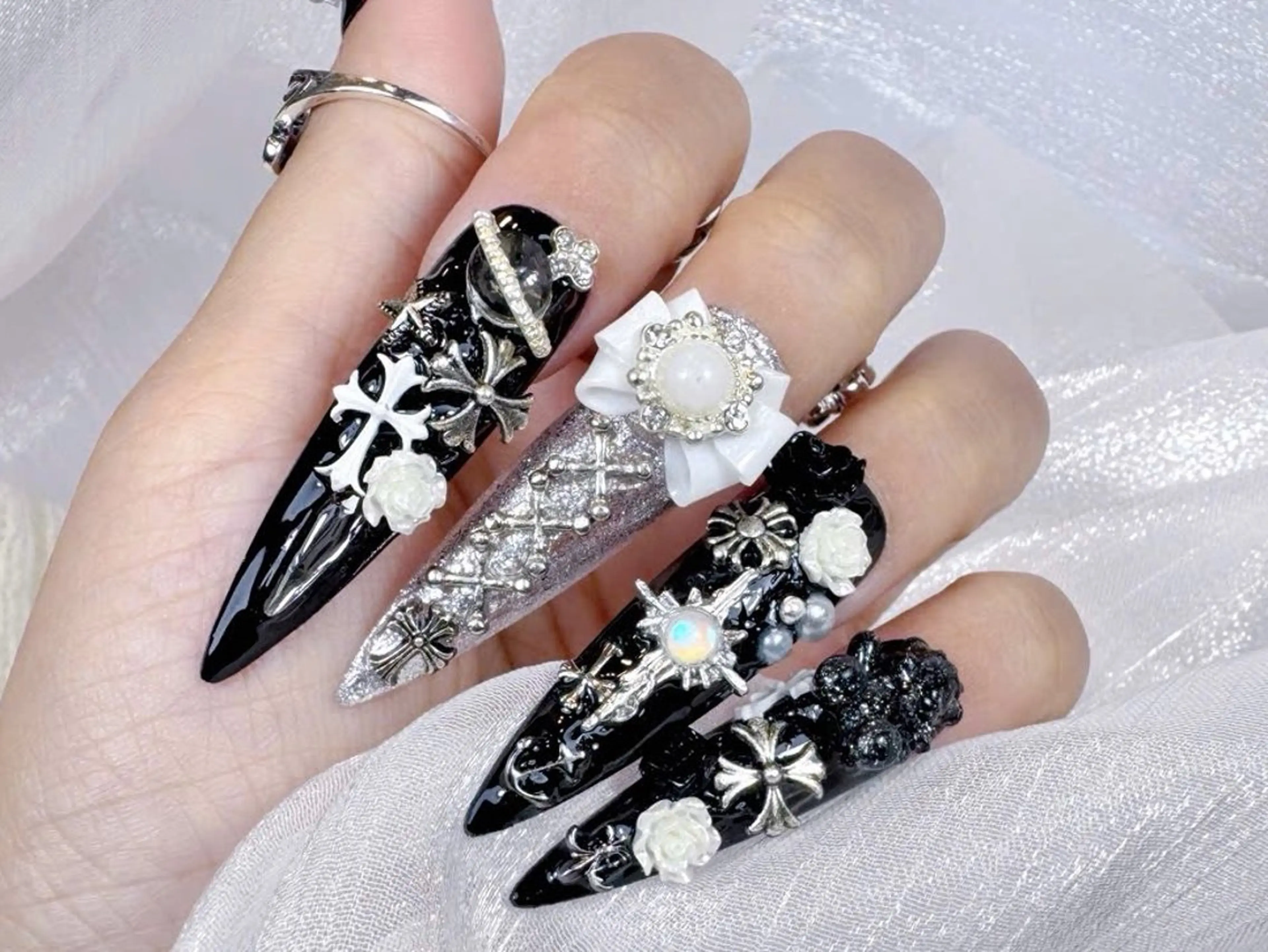 セミロング ティキ Pono Nailsのネイルデザイン
