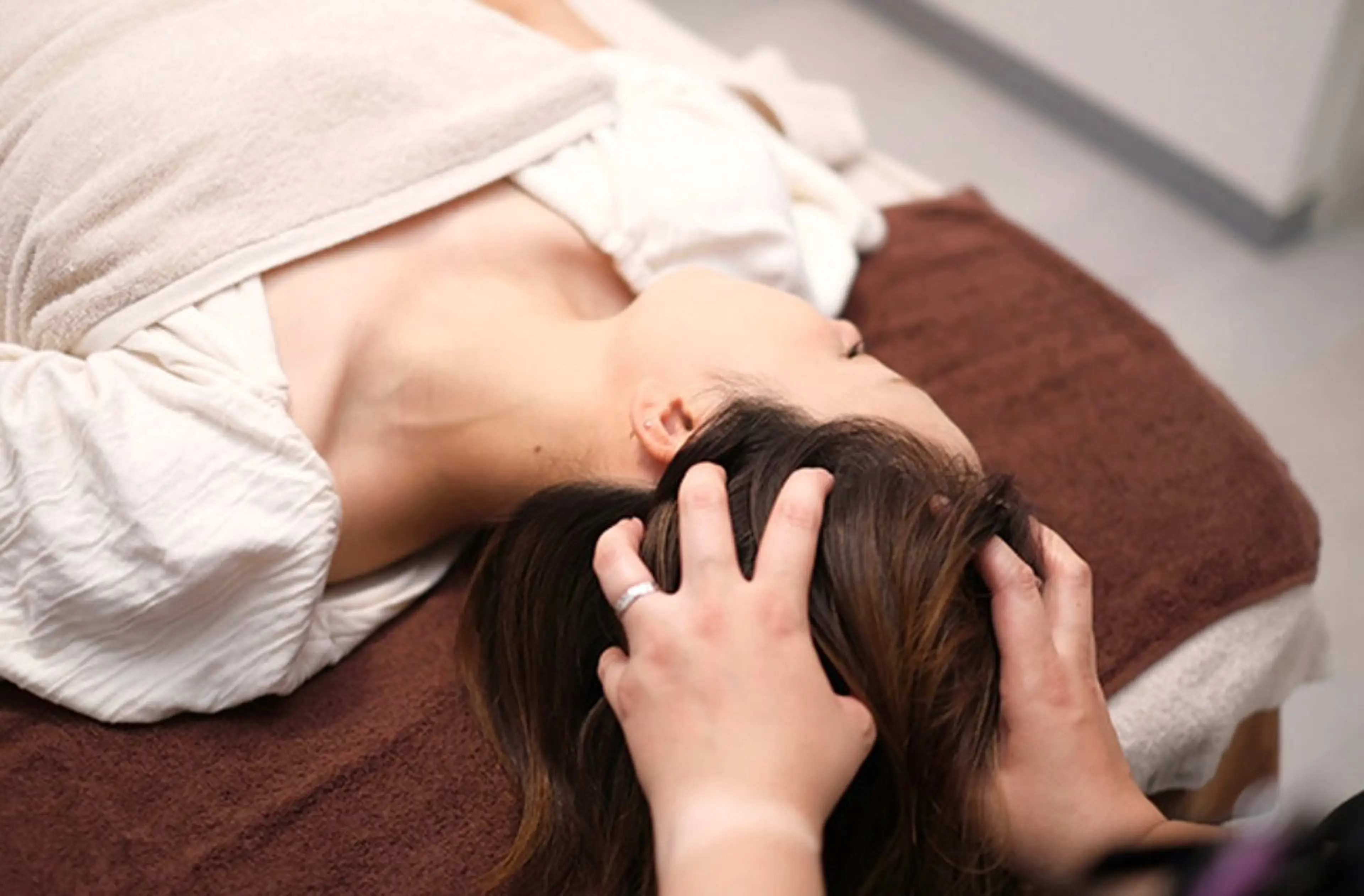 【ミニモ限定価格】parafuse.脳洗浄100分フルコース(ドライヘッドスパ+小顔フェイシャル)の写真