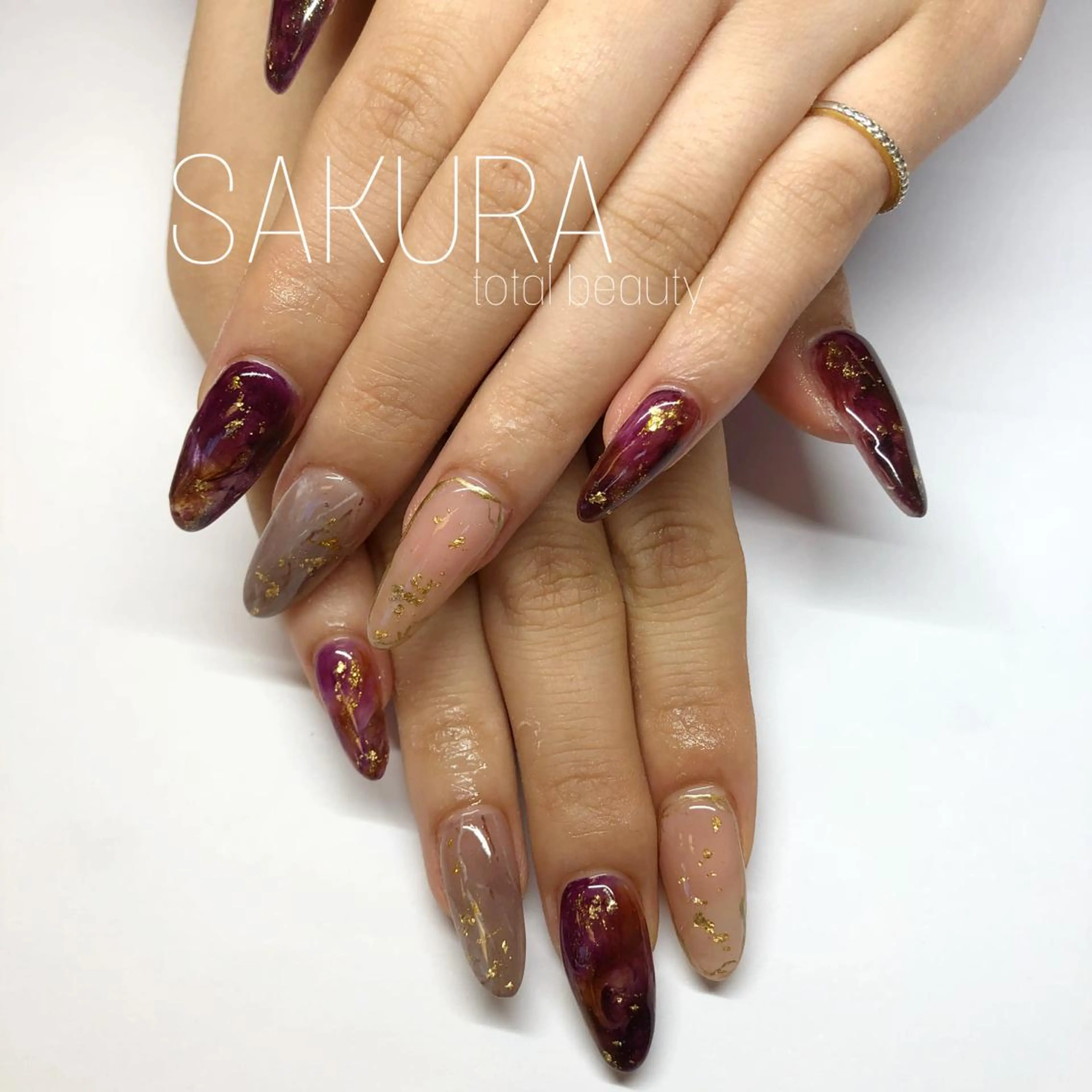 ネイル ハンドネイル フットネイル SAKURA 山野のマツエク・マツパデザイン