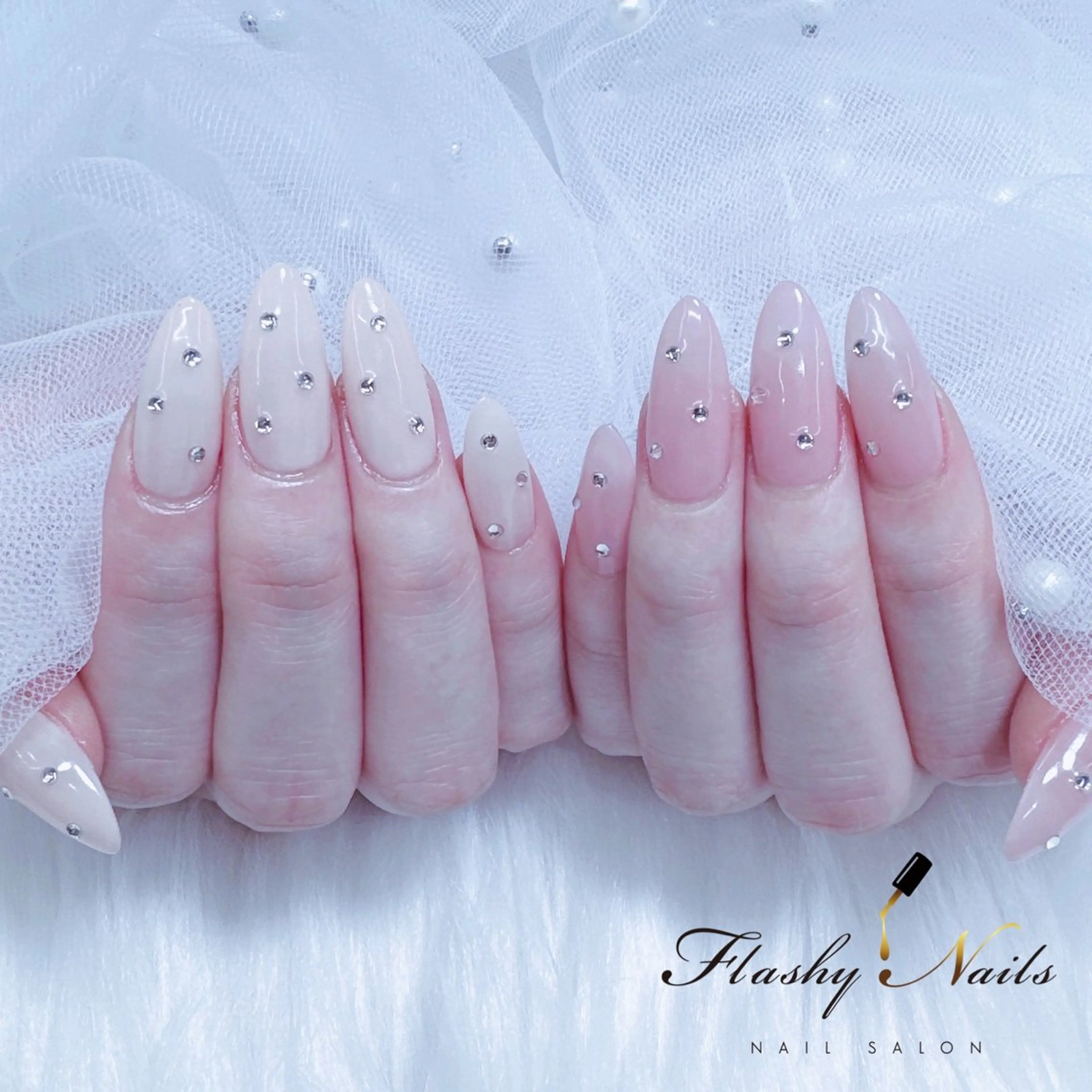 ネイル 長さ出し ワンカラーネイル ストーンネイル Flashy Nailsのマツエク・マツパデザイン