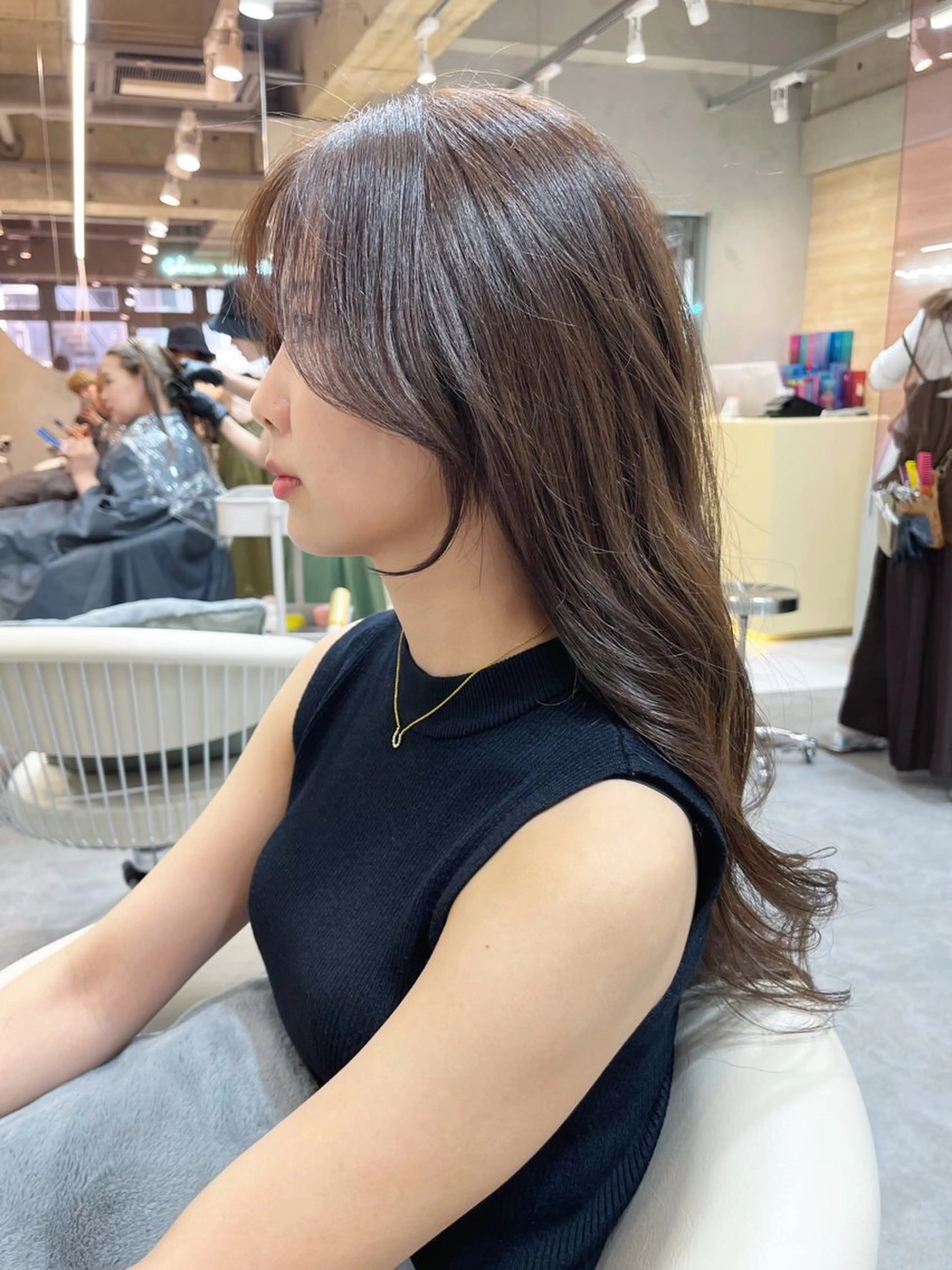 ロング カラー アッシュ 黒髪 ブルーカラー ブルーブラック グレージュ レイヤーカット、ボブ GLROWのヘアスタイル