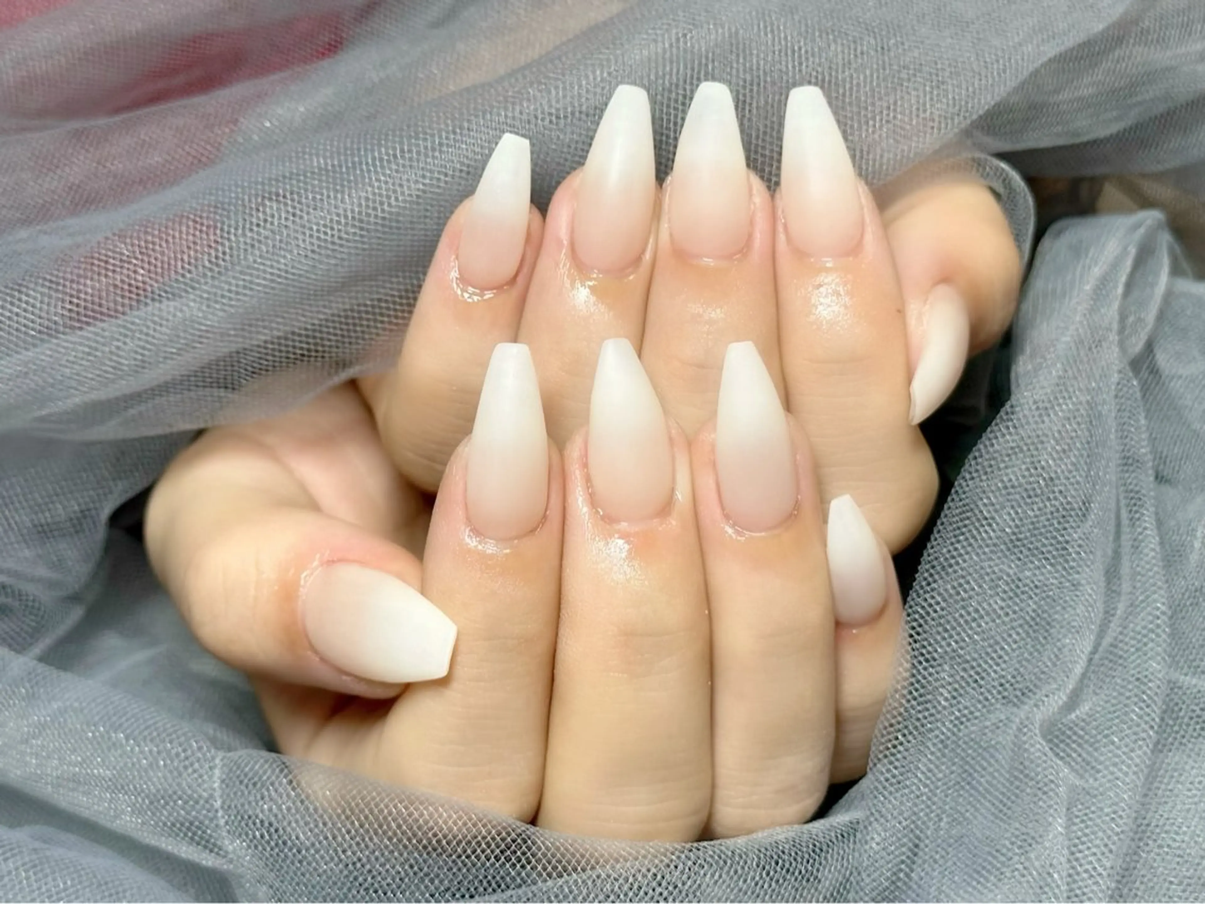 ネイル ホワイト ハンドネイル Nail Salon KURELLYのネイルデザイン