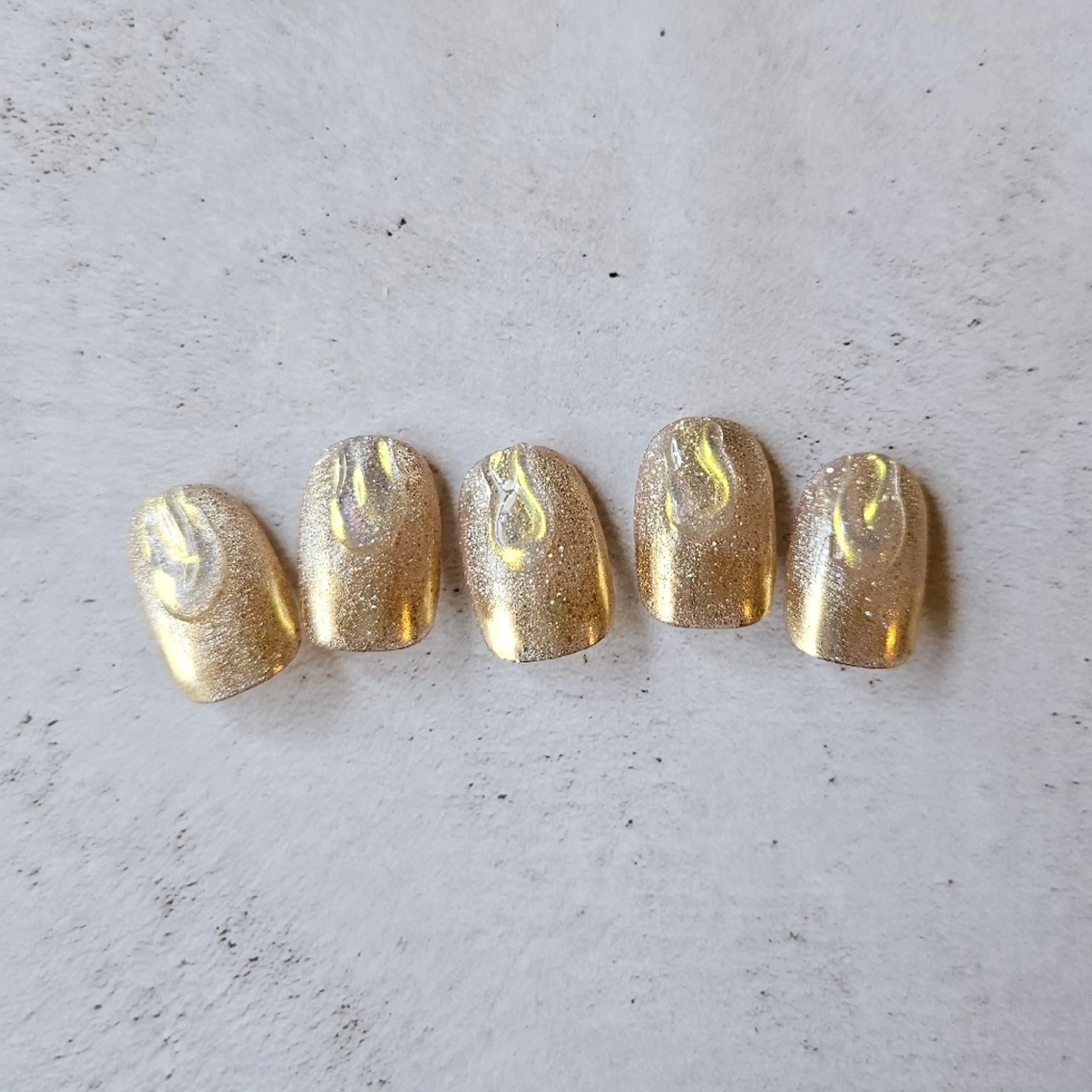 ネイル オーロラネイル キラキラネイル マグネットネイル ミラーネイル ニュアンスネイル ハンドネイル Nailsalon manoのネイルデザイン