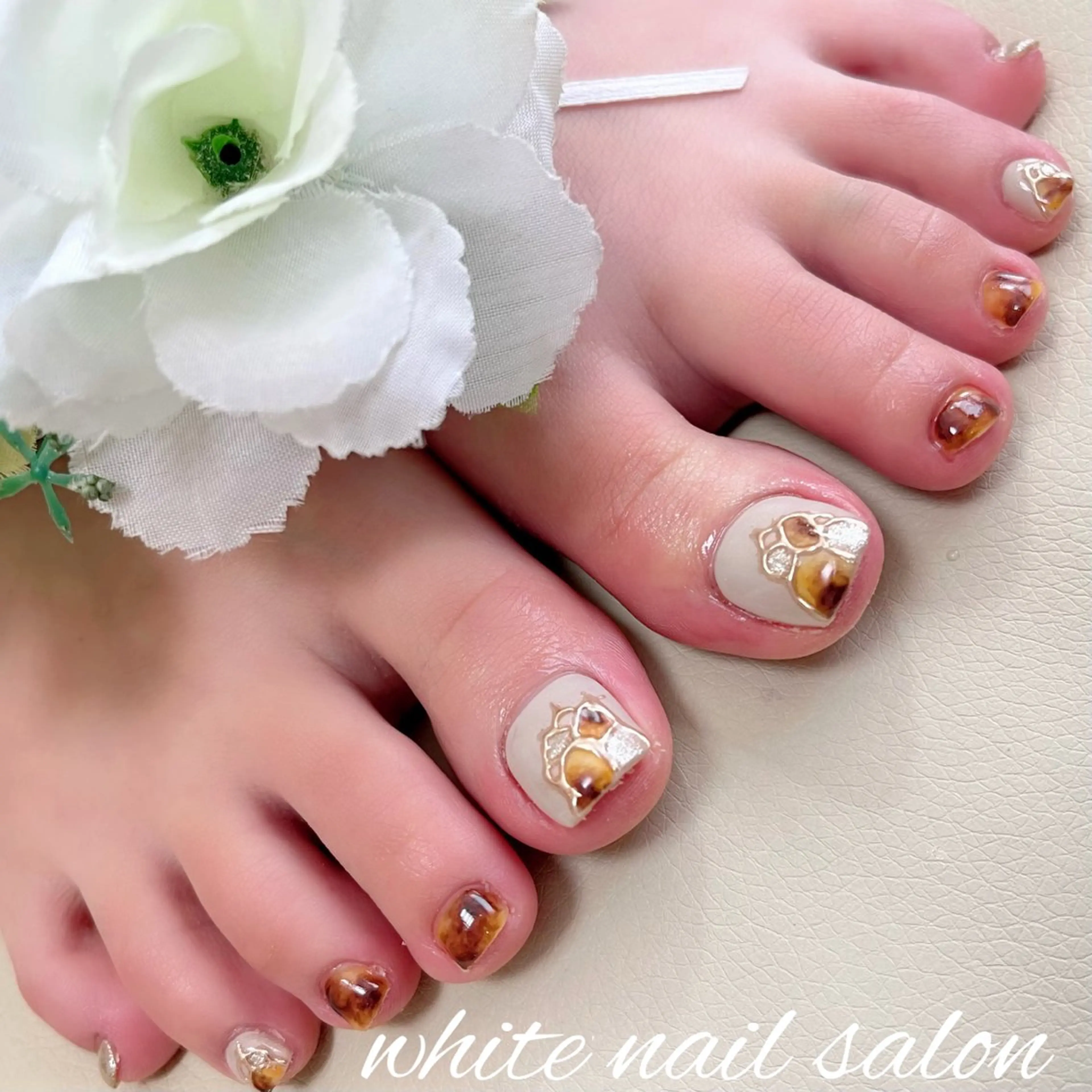 ネイル ラメ(グリッター) フットネイル white nail salonのネイルデザイン