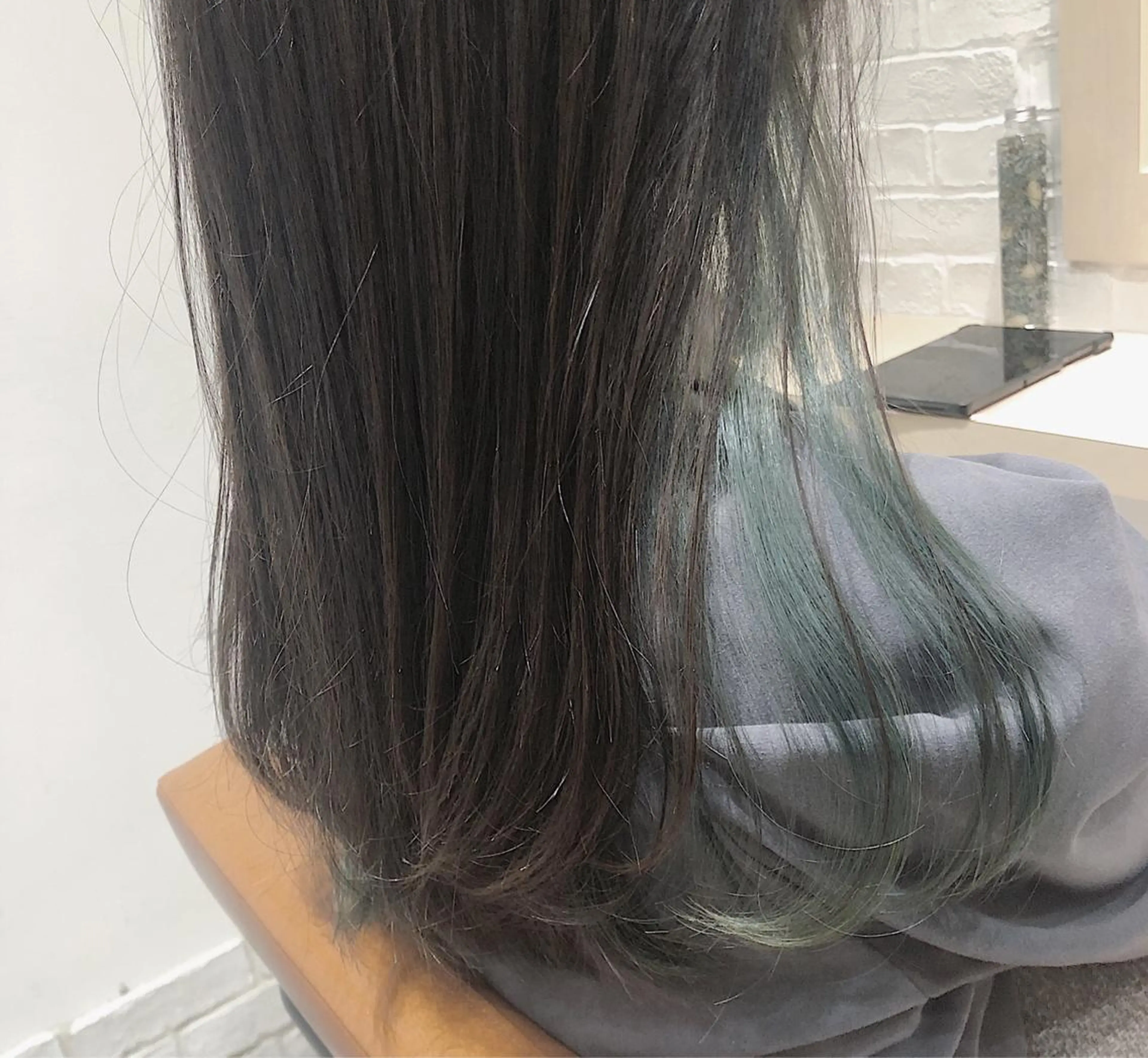 セミロング カラー パーマ ヘアアレンジ イヤリングカラー グレージュ インナーカラー オリーブカラー オリーブグレージュ ヘアカラー 【ツヤ髪美容師】 ツダケイスケのヘアスタイル
