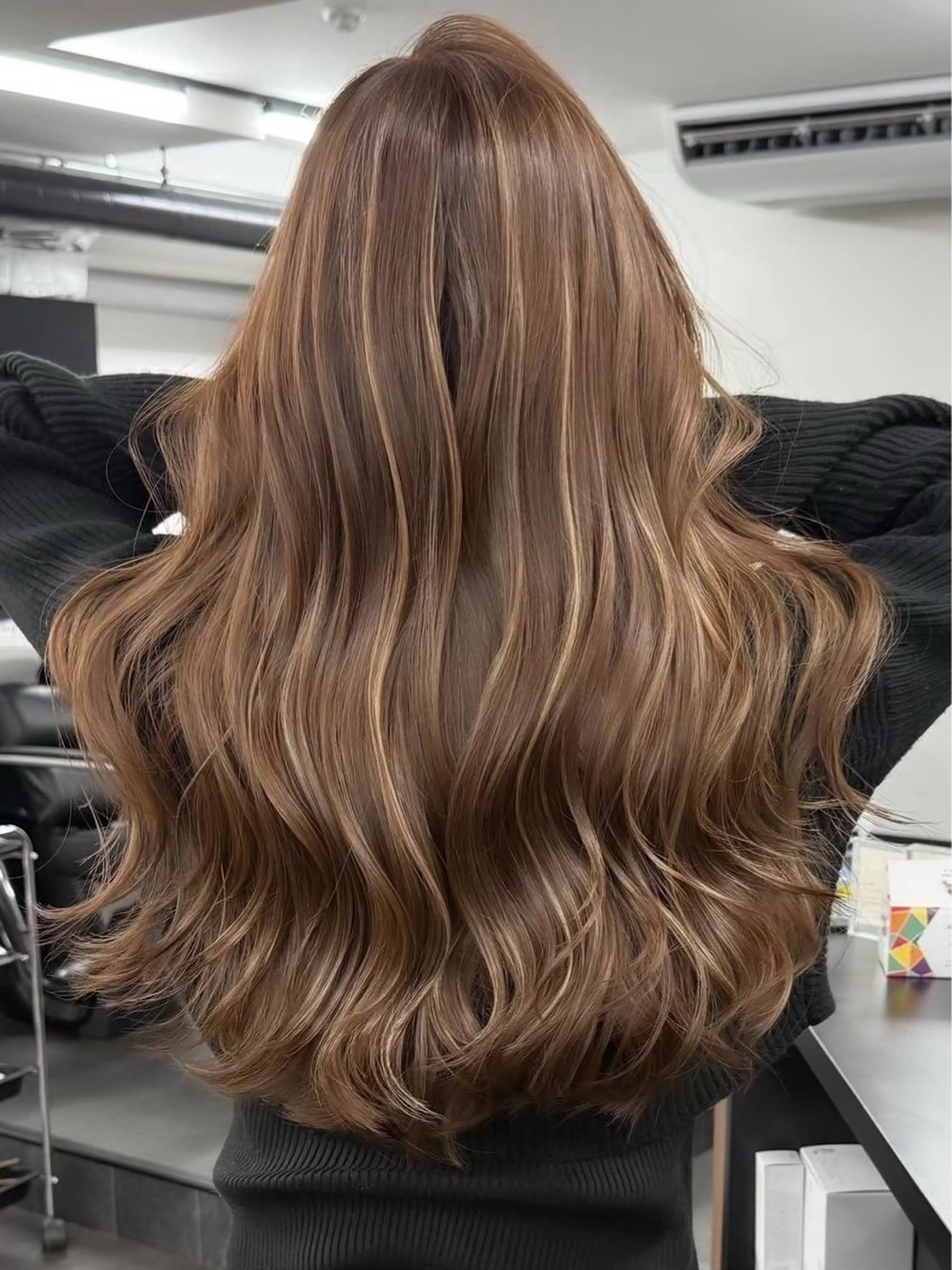 ロング ハイライト カット ヘアカラー 鈴木 菜々映のヘアスタイル