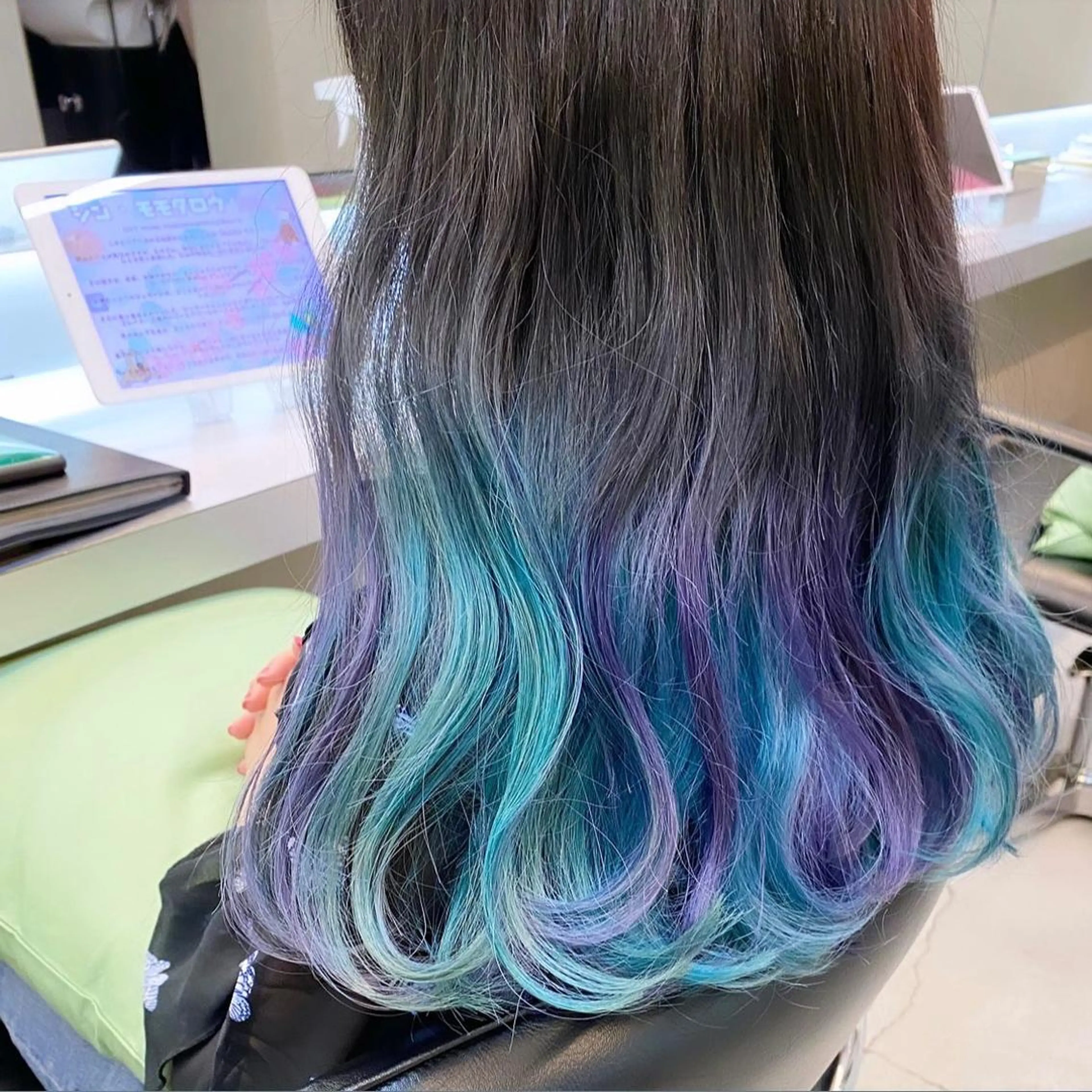 セミロング カラー グラデーションカラー ラベンダーカラー パープルカラー カット ヘアカラー トリートメント 艶髪と透明感を ‼️/若林のヘアスタイル