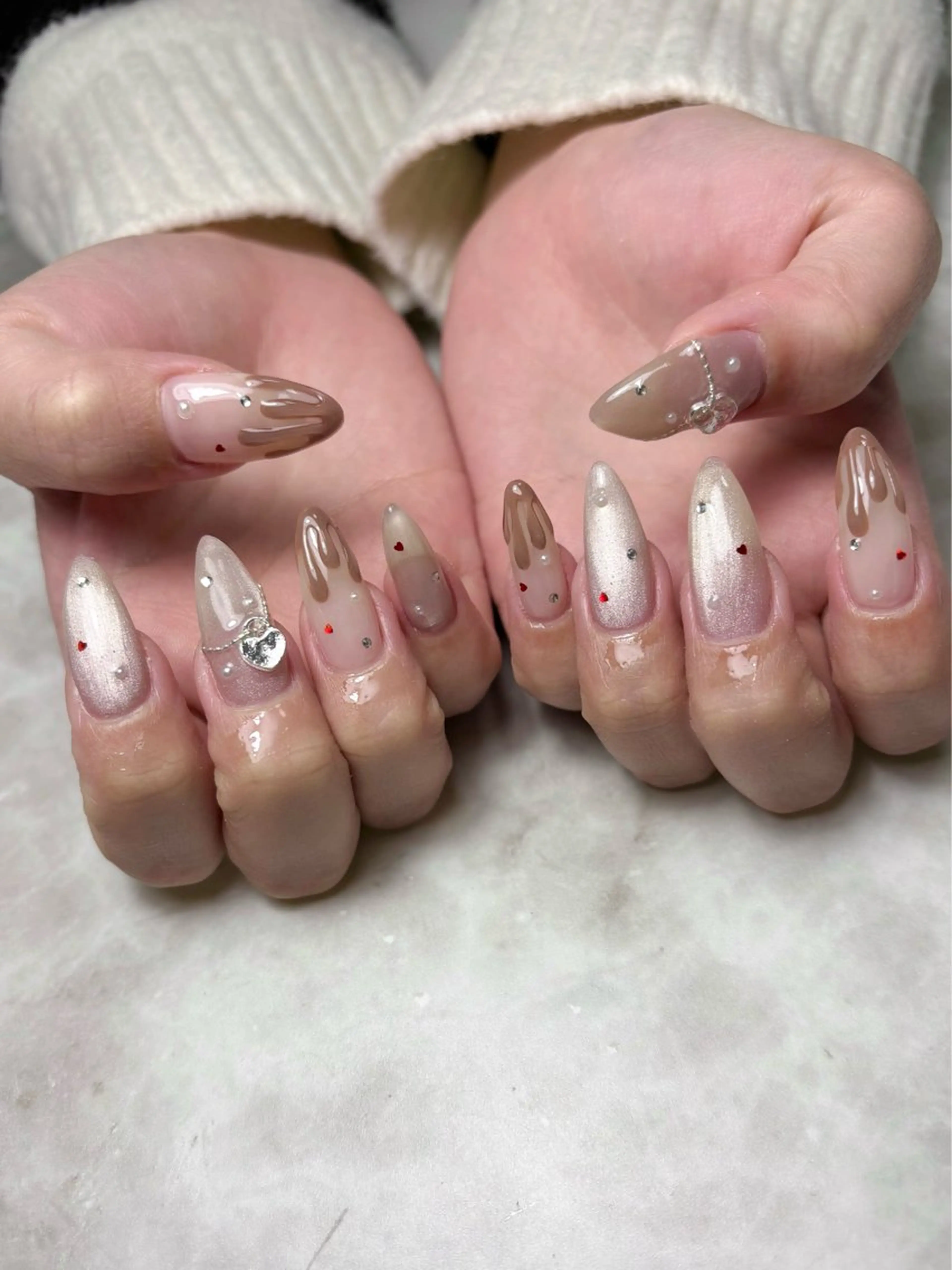 ネイル ハート ホログラムネイル マグネットネイル バレンタイン ハンドネイル Nailsalon E's cafeのネイルデザイン