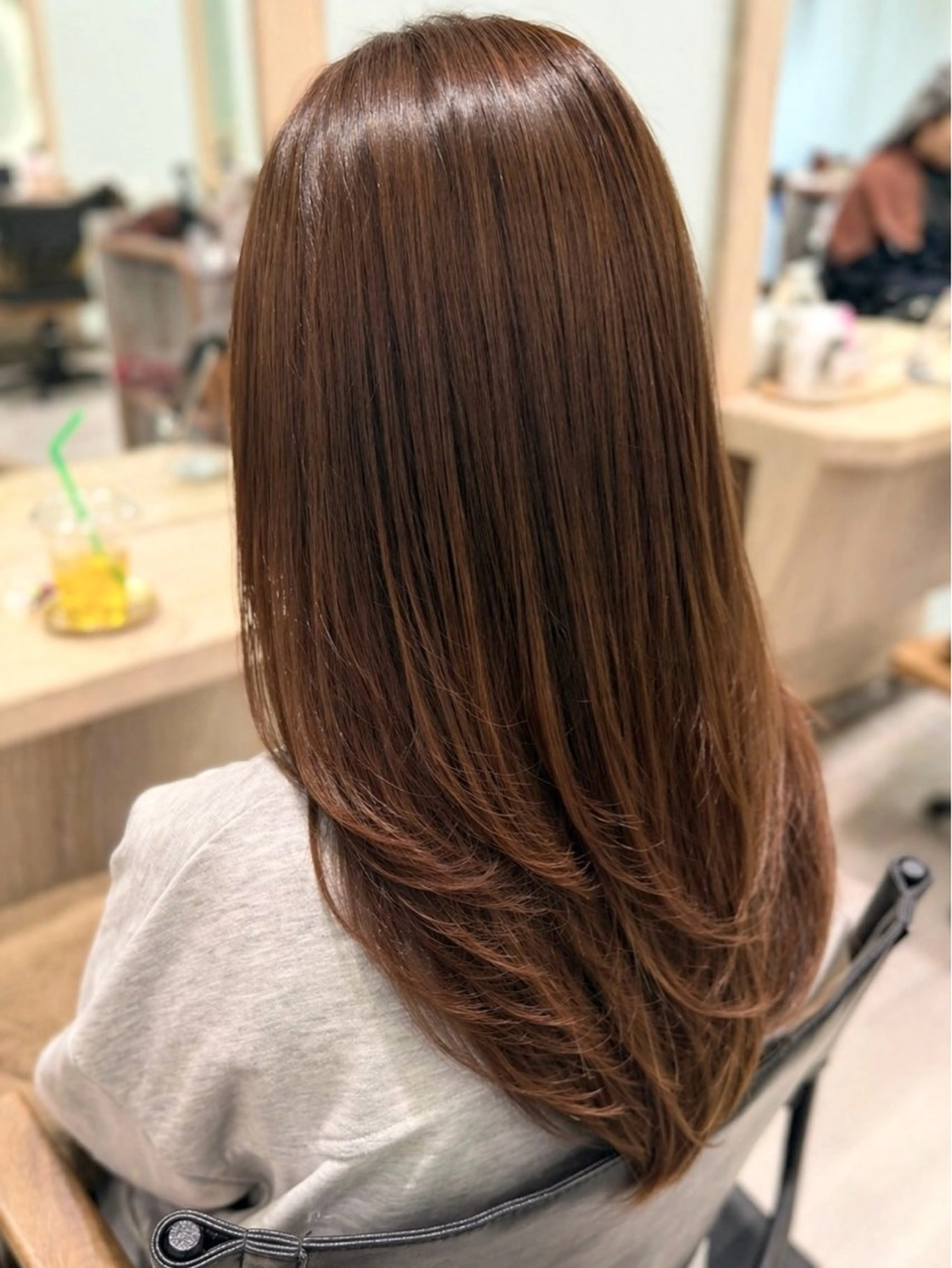 セミロング カラー ブリーチ ブラウンカラー 透明感カラー ブリーチなしカラー レイヤーカット カット ヘアカラー トリートメント 佐藤 魁人のヘアスタイル