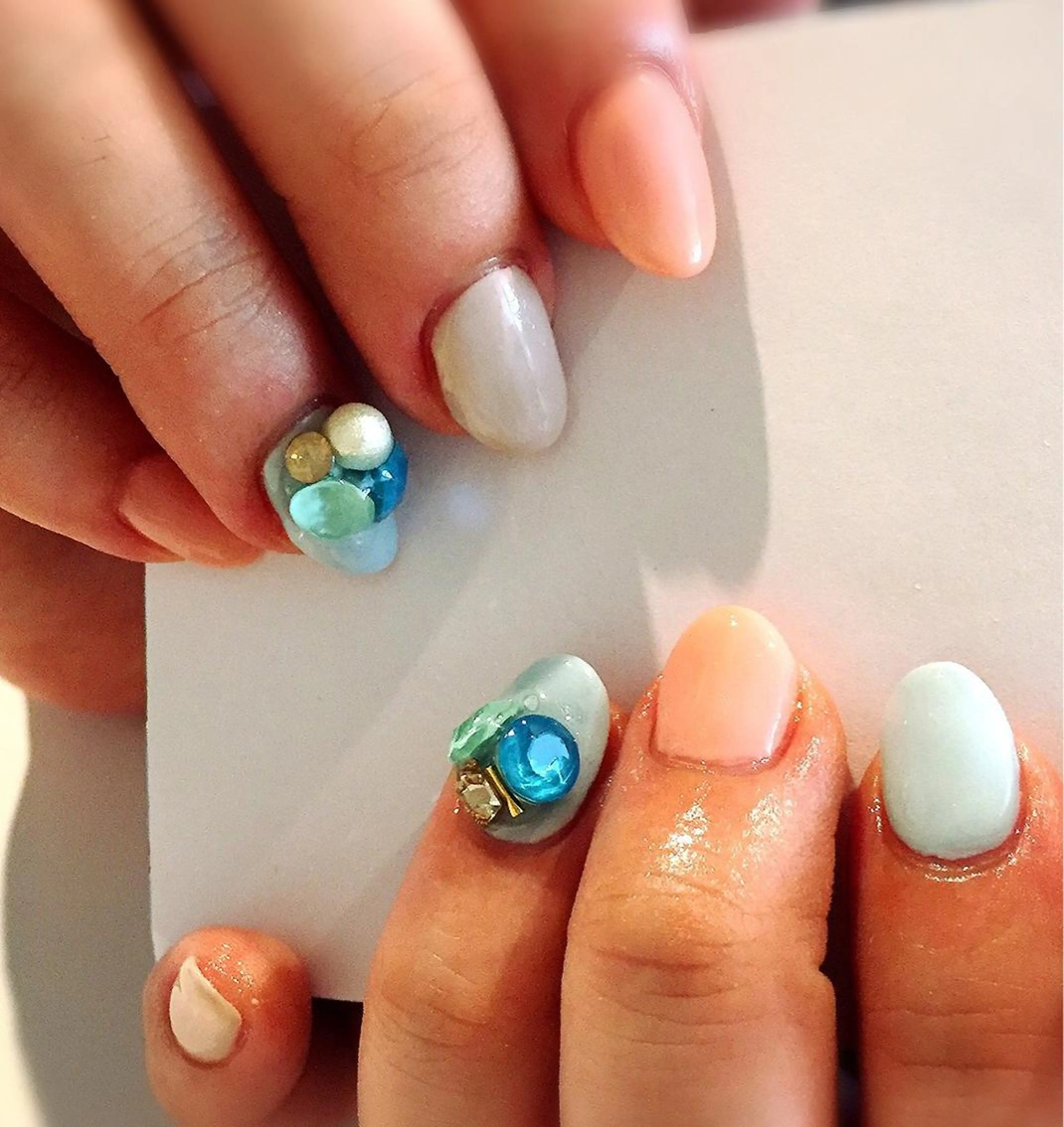 ネイル ストーンネイル Lily closetのネイルデザイン