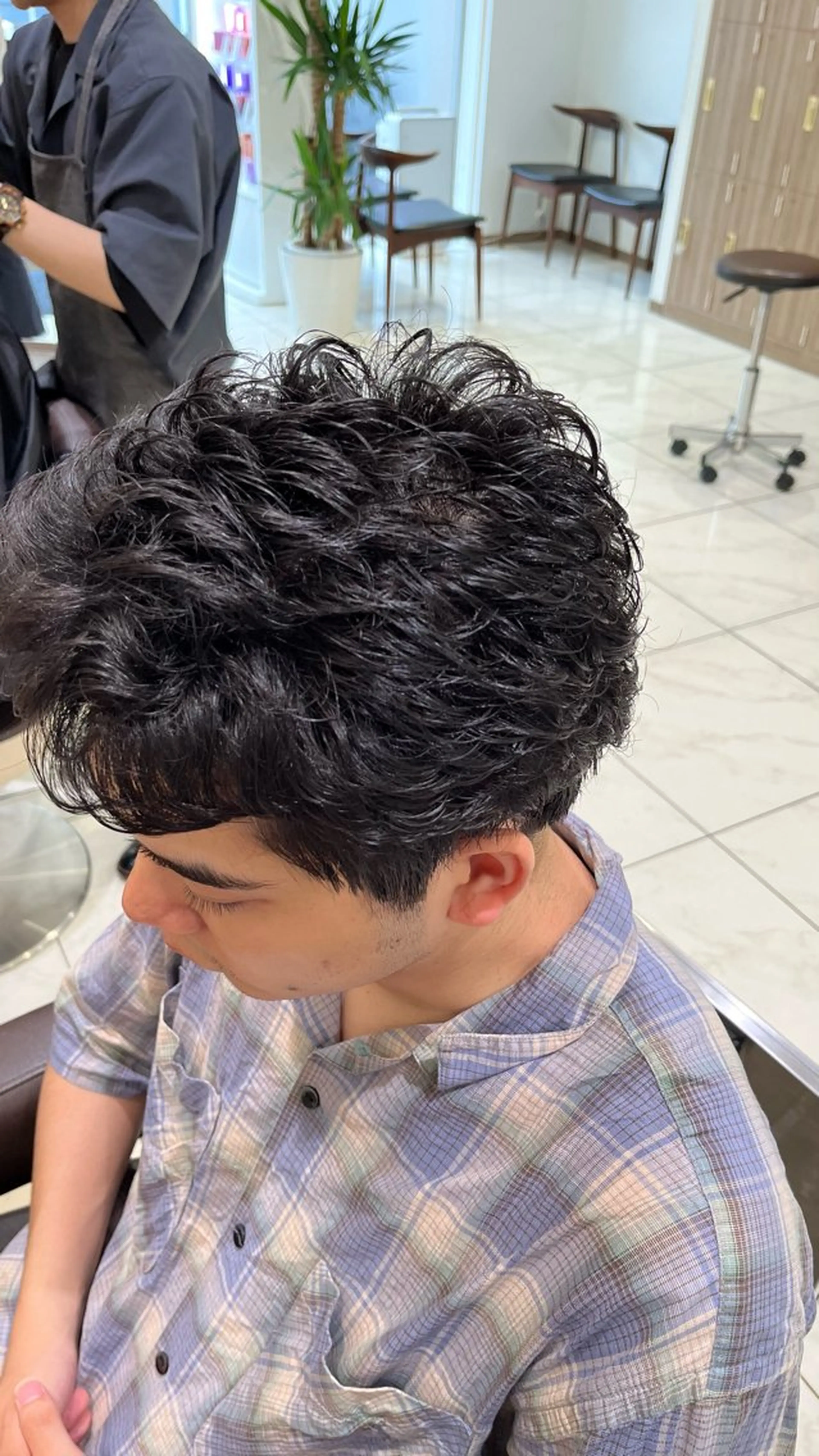 ショート パーマ メンズ メンズブリーチ センターパート フェードカット マッシュ メンズパーマ カット パーマ トリートメント ヘアセット 【メンズパーマ✨️ 髪質改善矯正】岩城のヘアスタイル