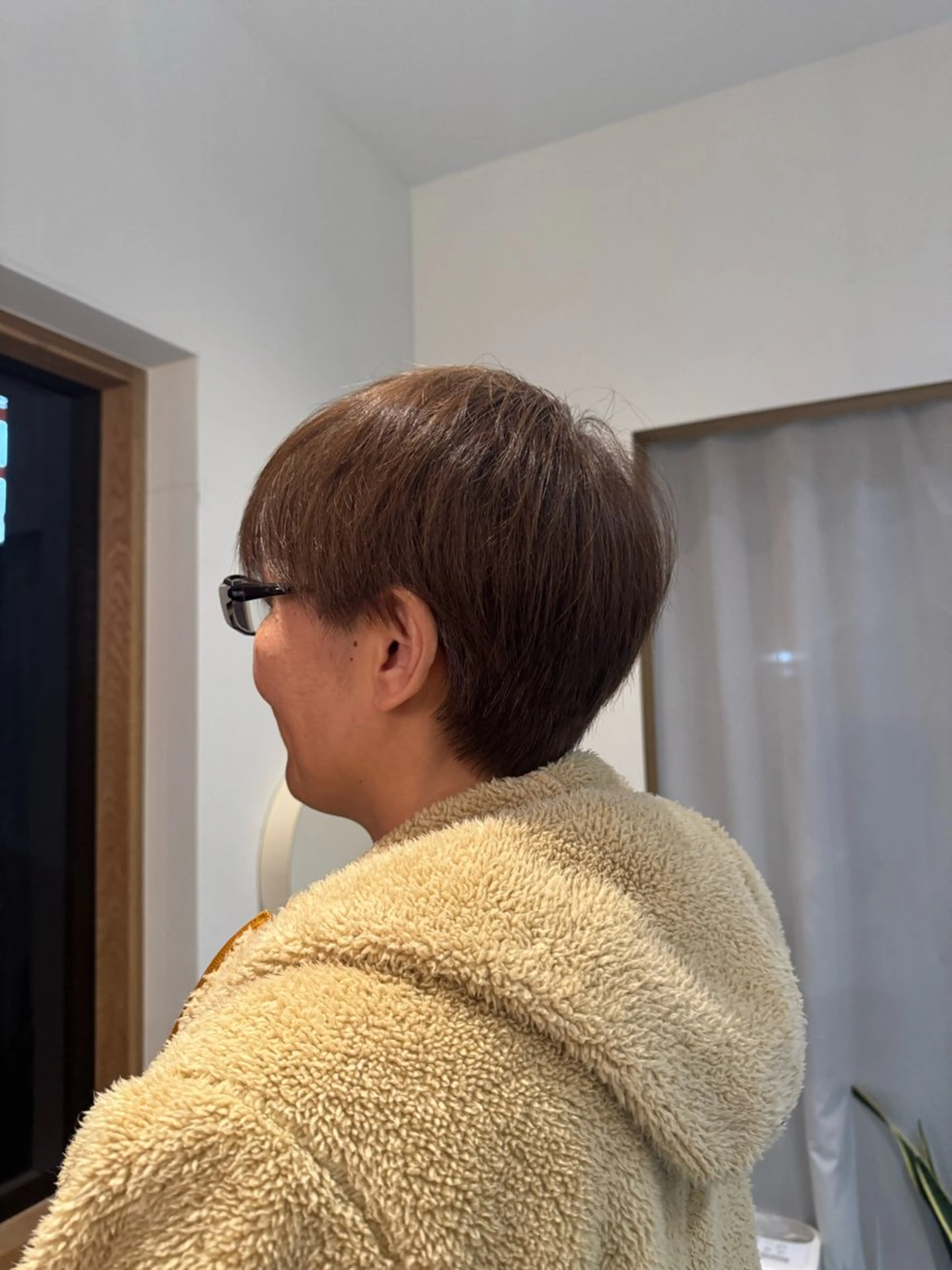 ショート カラー hina 🛋️ブリーチカラーのヘアスタイル