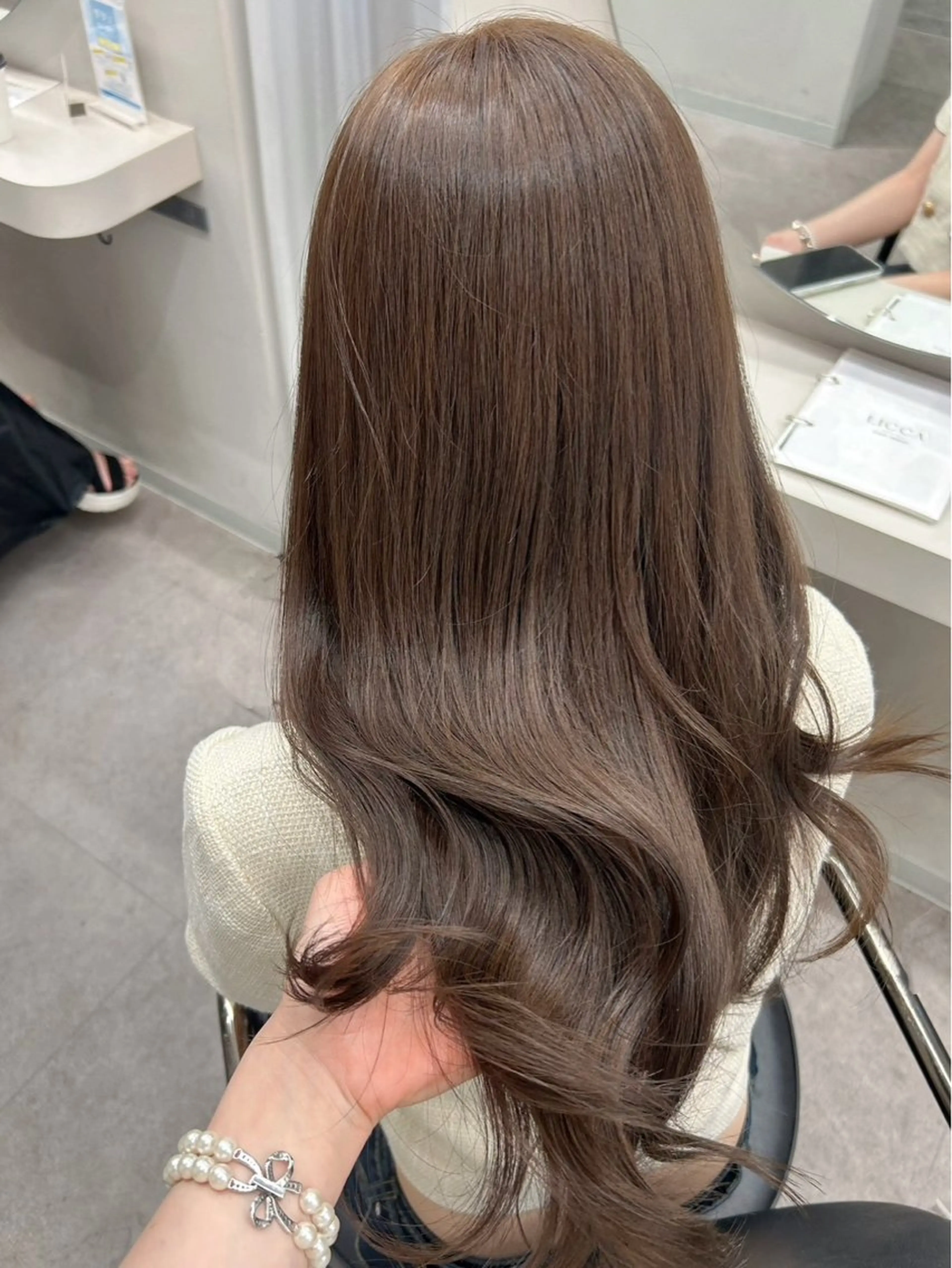 ロング カラー ベージュカラー ブラウンカラー 透明感カラー モカベージュ カット ヘアカラー トリートメント 栁田 唯那のヘアスタイル