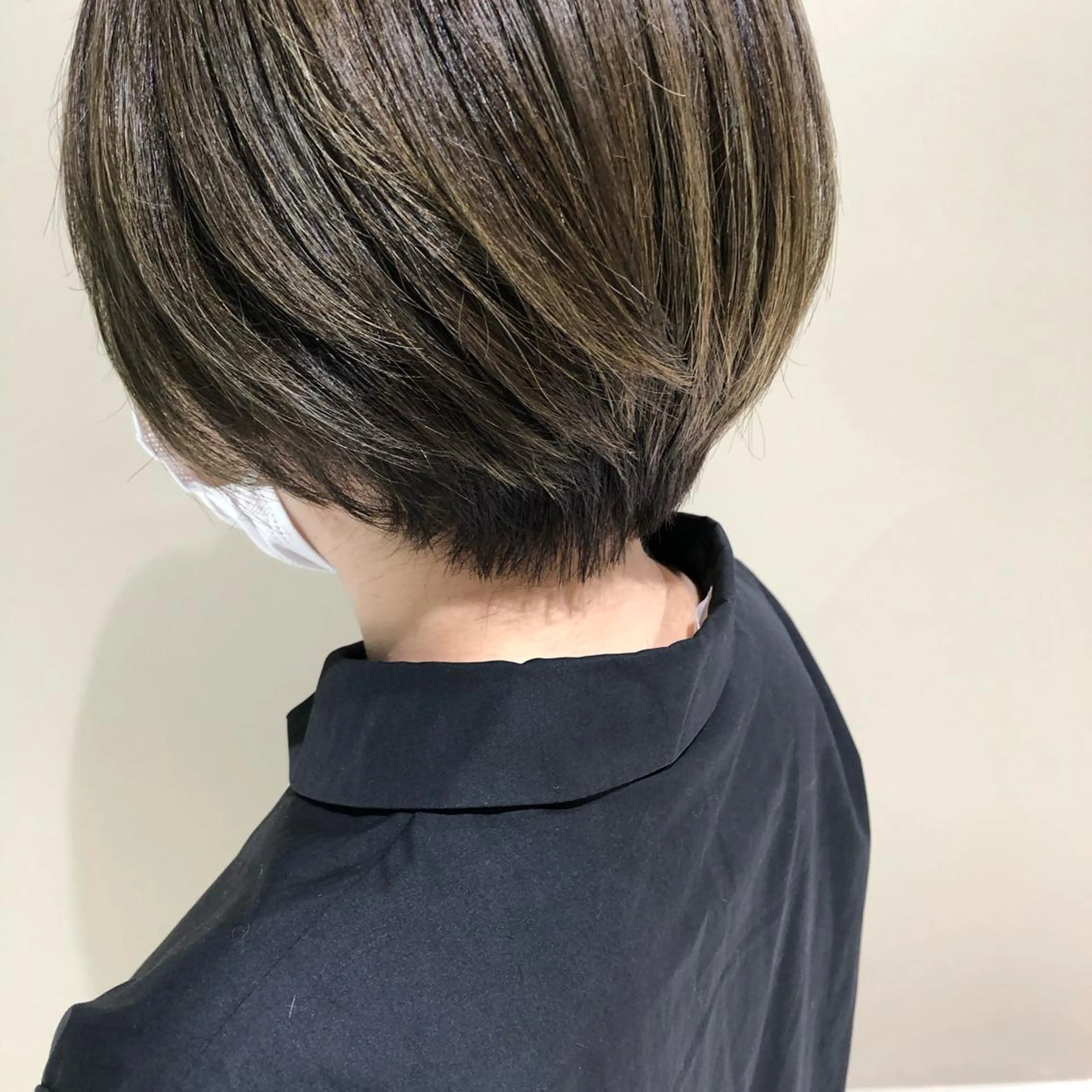 ショート カラー パーマ ヘアアレンジ ベージュカラー ハイライトカラー ハイライト ショートヘア カット ヘアカラー トリートメント 【似合うが見つかる】 Hanaのヘアスタイル
