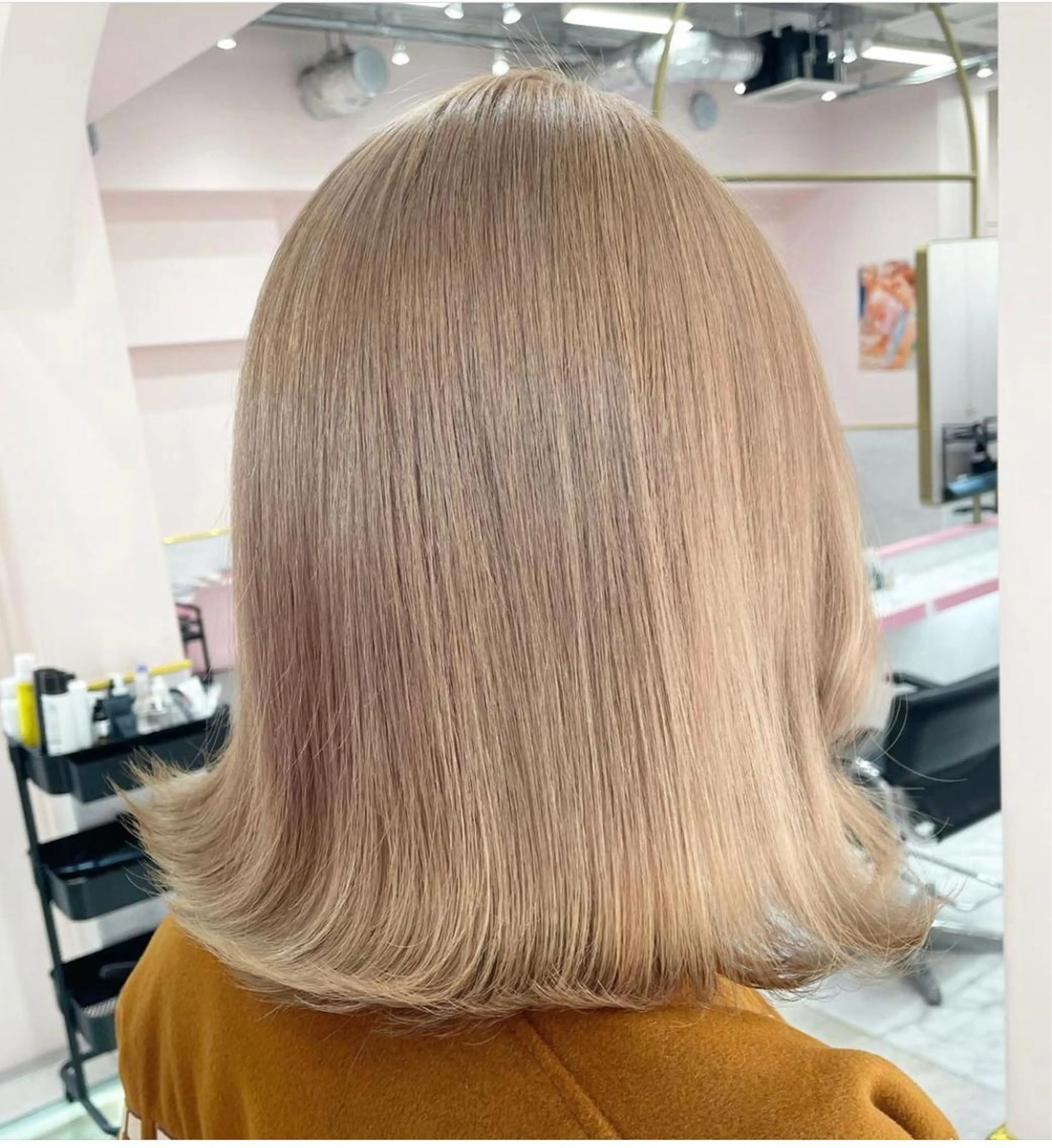 カラー ブリーチ 艶髪 🦋CON🦋のヘアスタイル