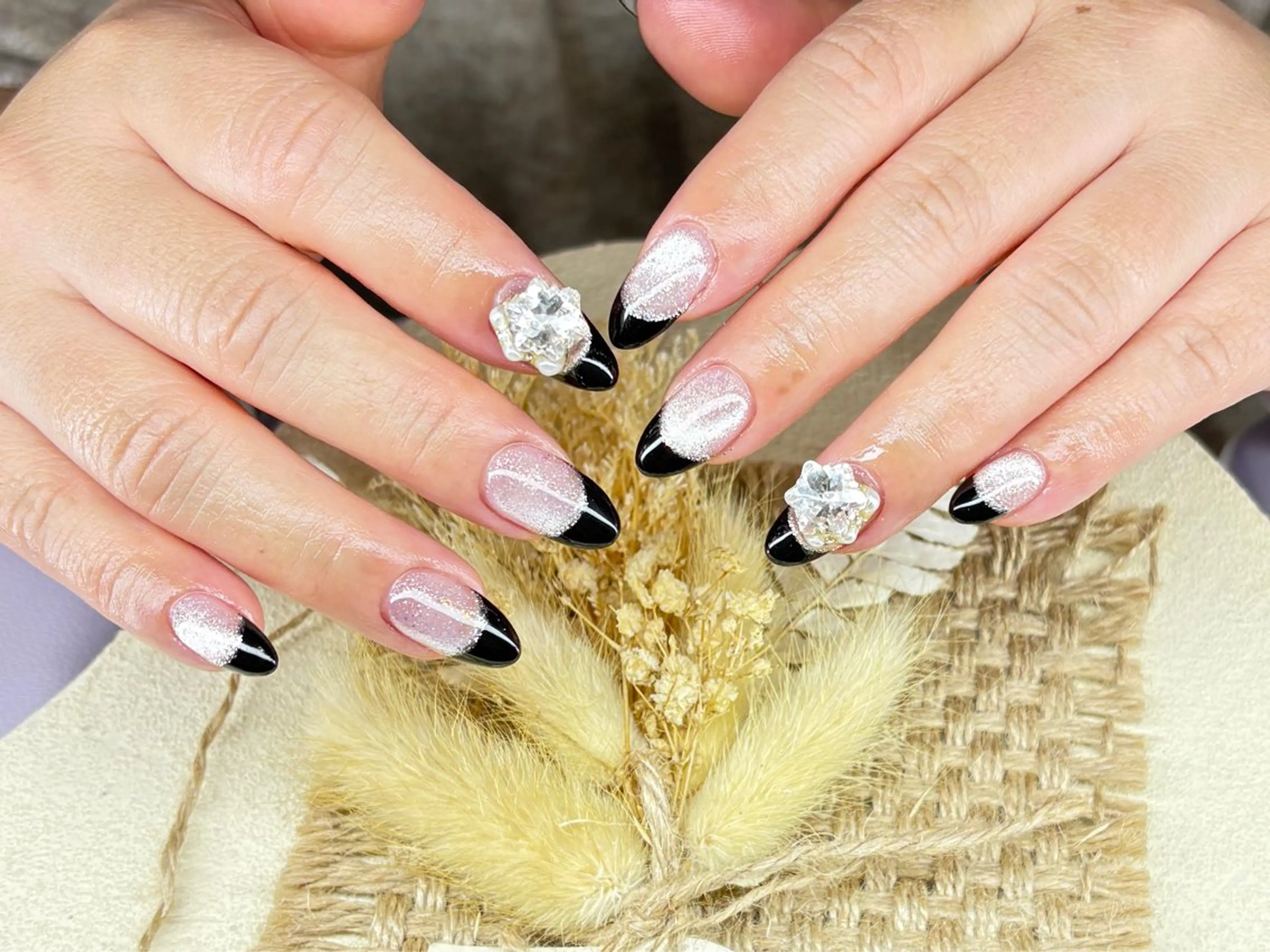 ネイル アートネイル チークネイル 長さ出し ジェルネイル マグネットネイル ハンドネイル AngelChris ビューティーサロンのネイルデザイン