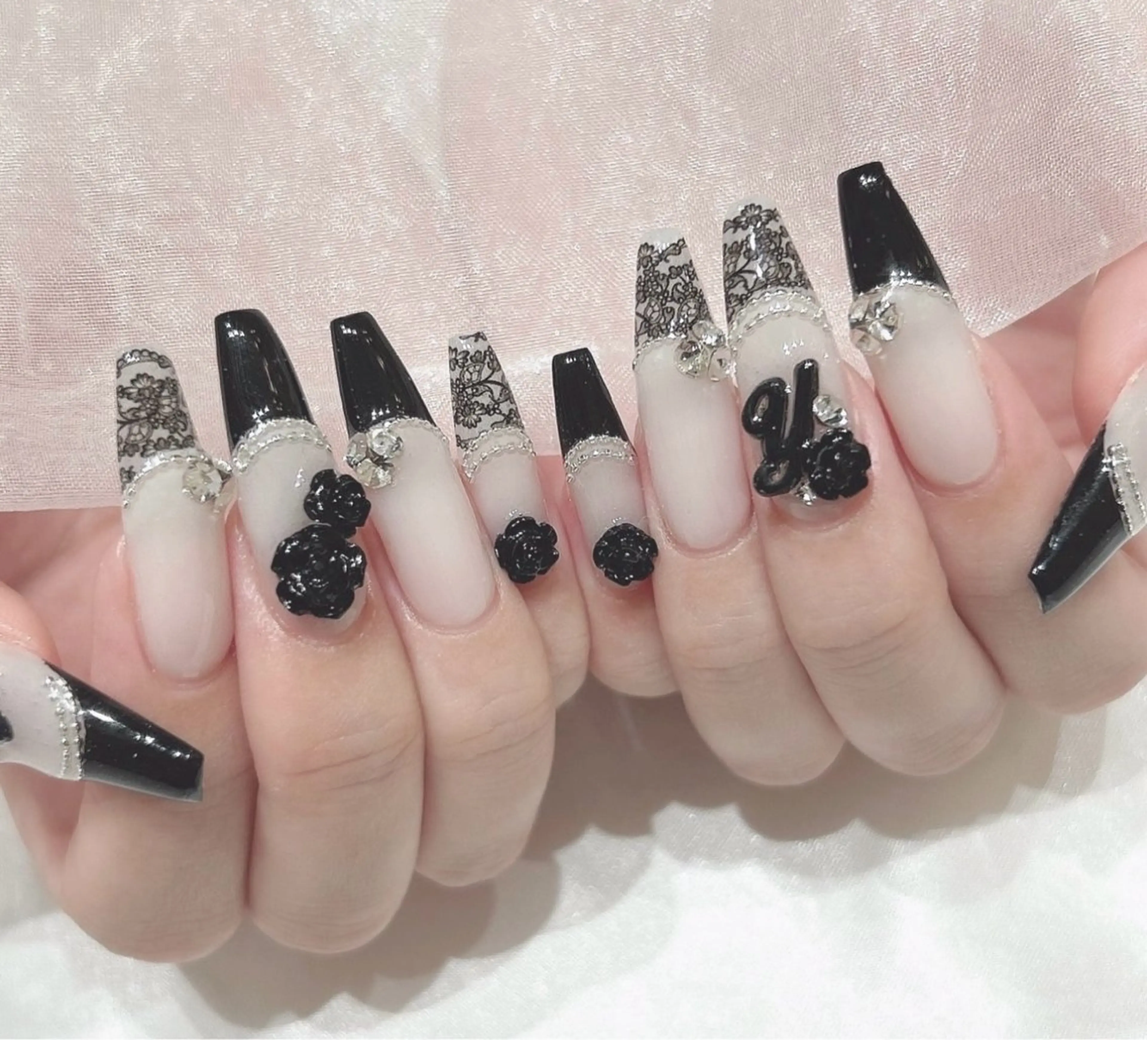 ネイル グラデーション キラキラネイル ワンカラーネイル 冬ネイル Jenn Nail Salonのネイルデザイン