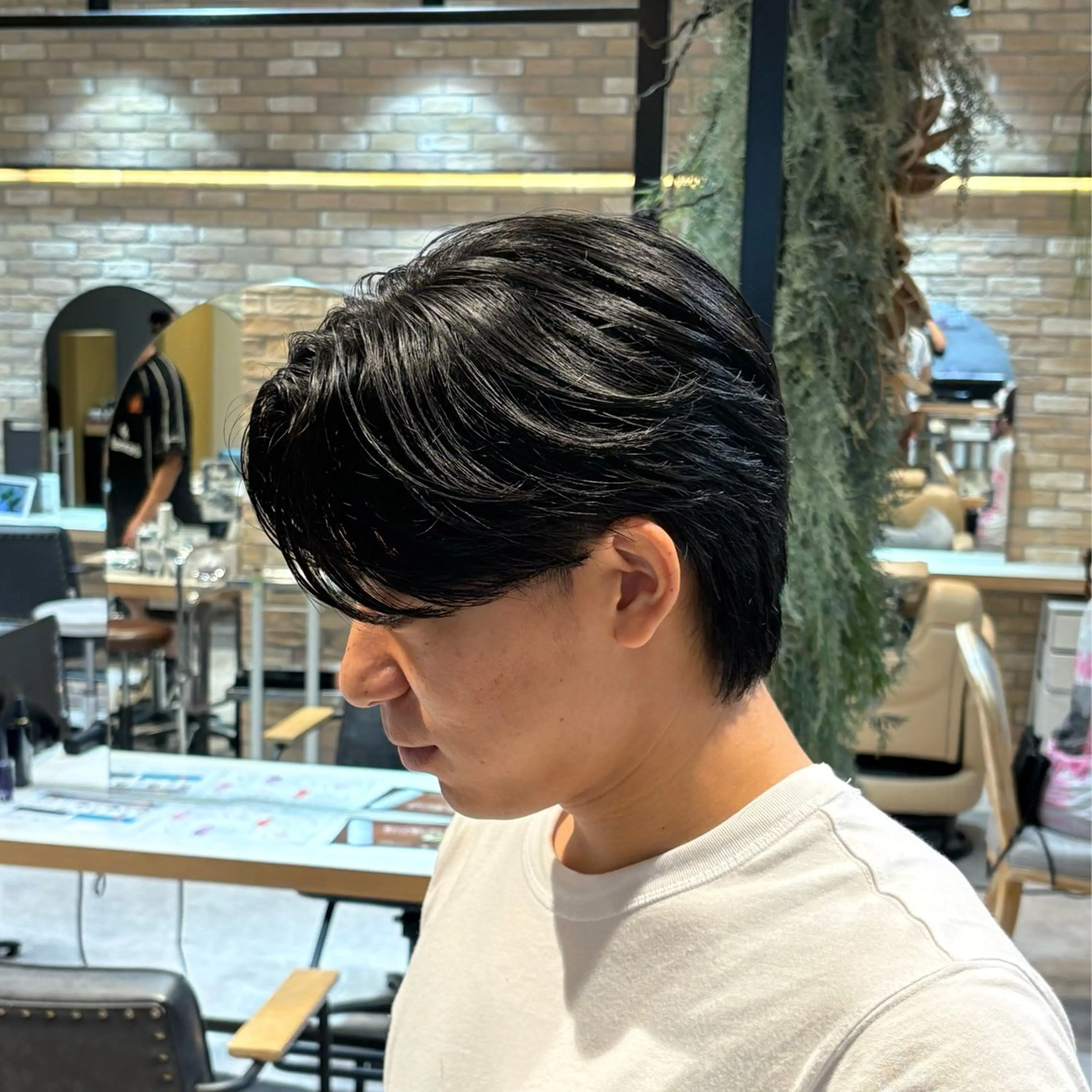 パーマ メンズ センターパート カット ヘッドスパ フェザー/シャドウ/ 酸性ストレートのヘアスタイル