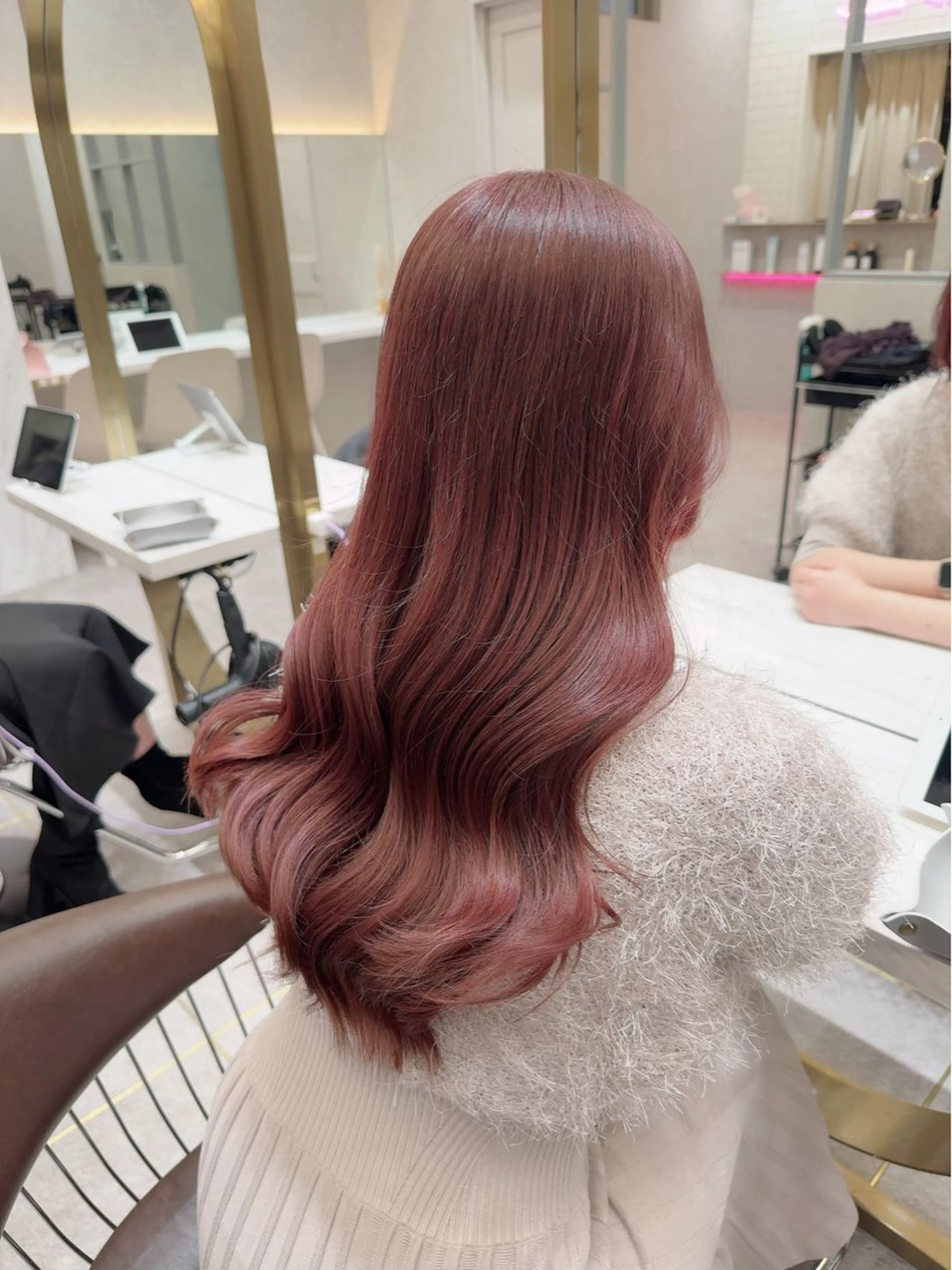 ロング カット ヘアカラー トリートメント karin ボブハイトーンのヘアスタイル