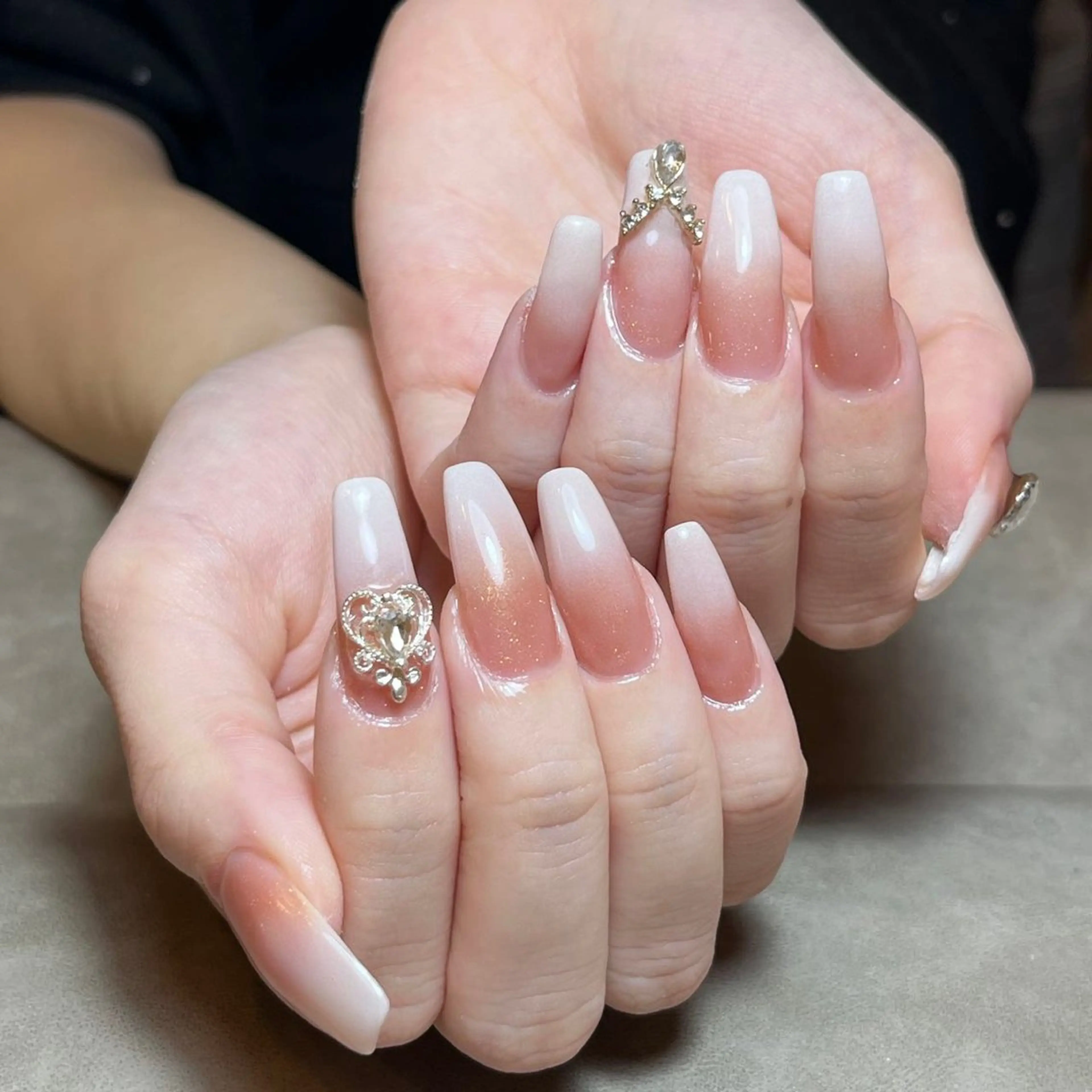 ネイル チークネイル フレンチネイル ジェルネイル グラデーション 氷ネイル・うるうるネイル 萌 自宅ネイルサロンのネイルデザイン