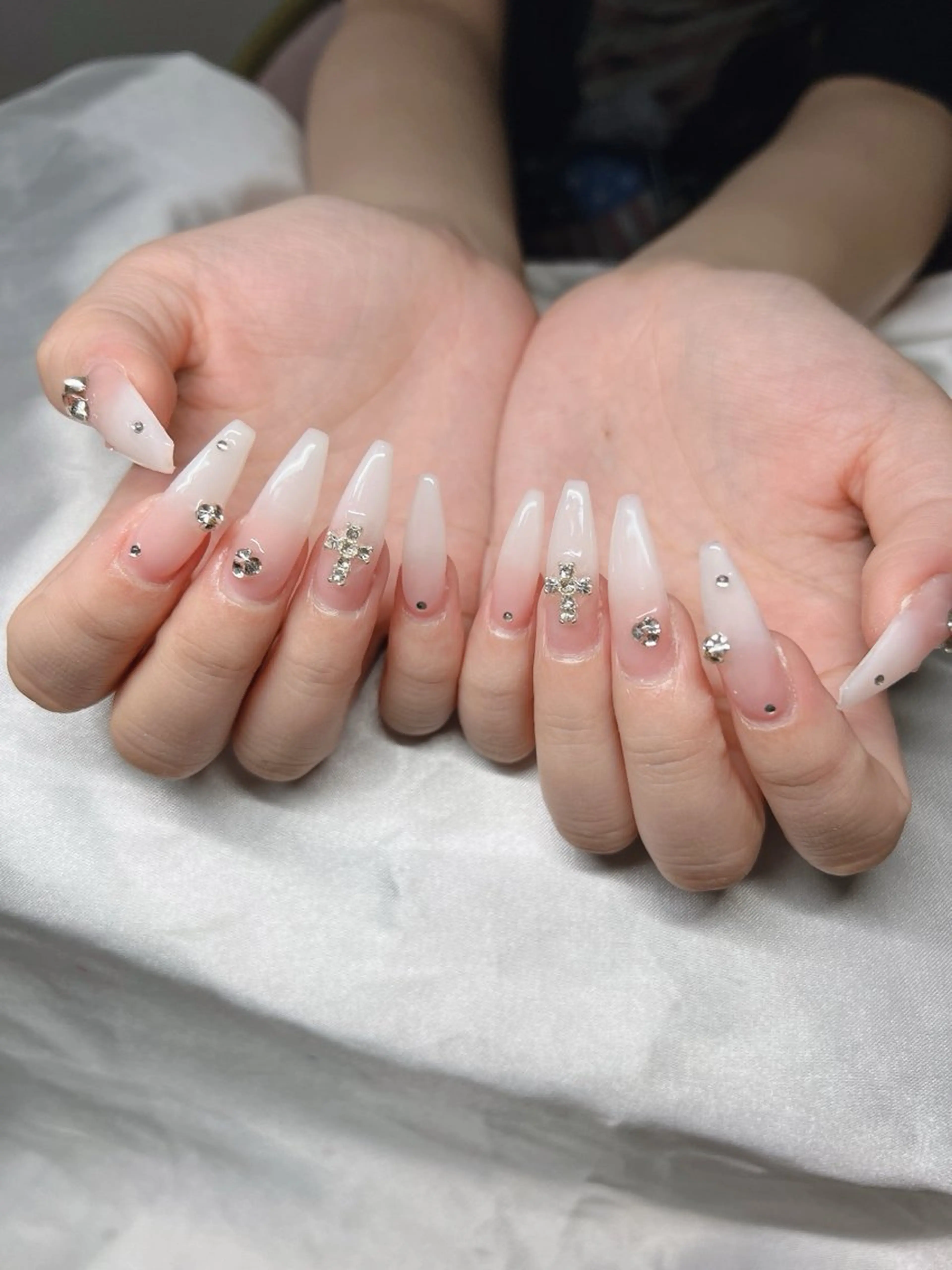 ネイル 長さ出し グラデーション 卒業式 キラキラネイル マグネットネイル Lee Nailsのネイルデザイン