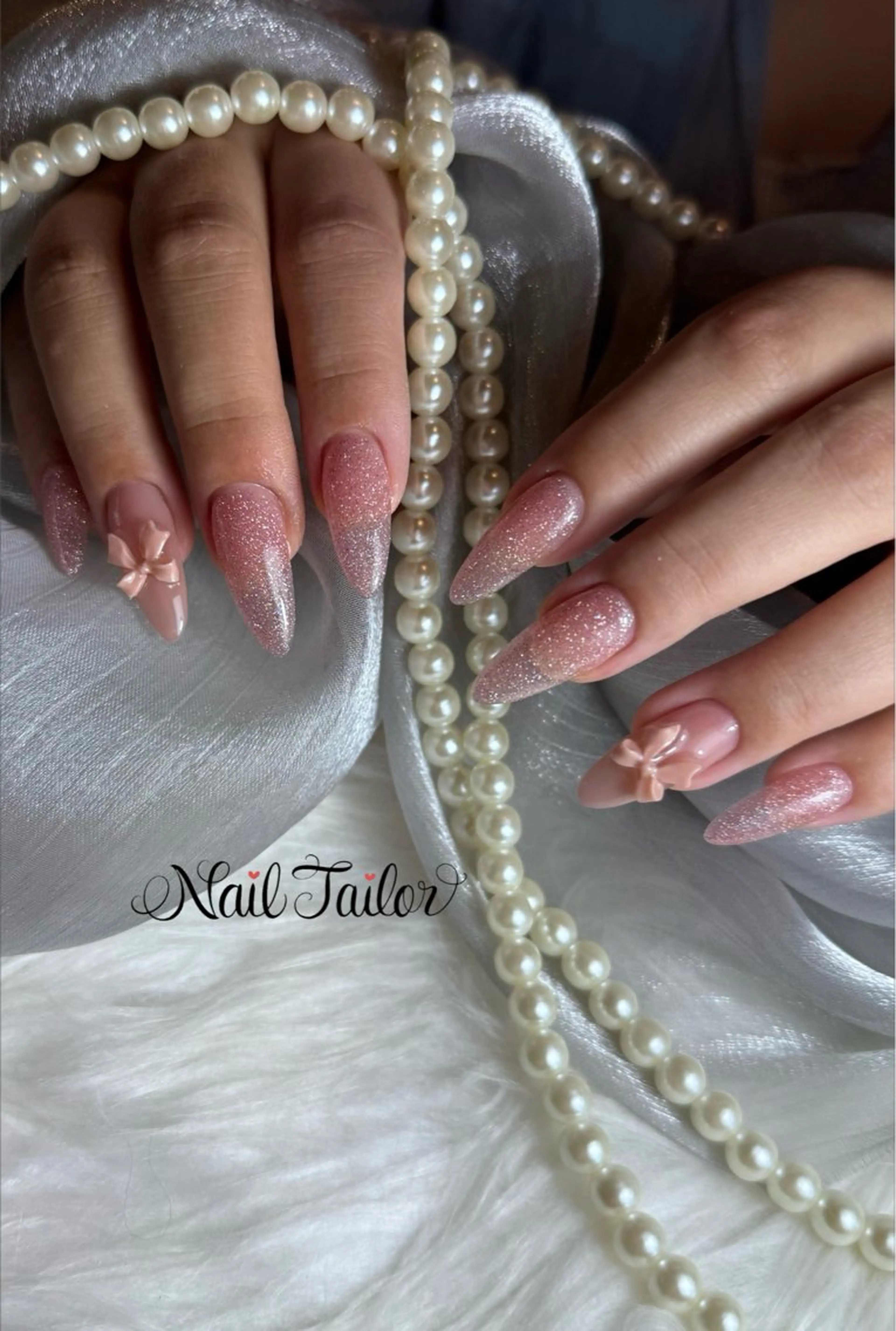 ネイル フラッシュネイル ガーリー キラキラネイル リボン ハンドネイル NailTailor ネイルテイラーのネイルデザイン