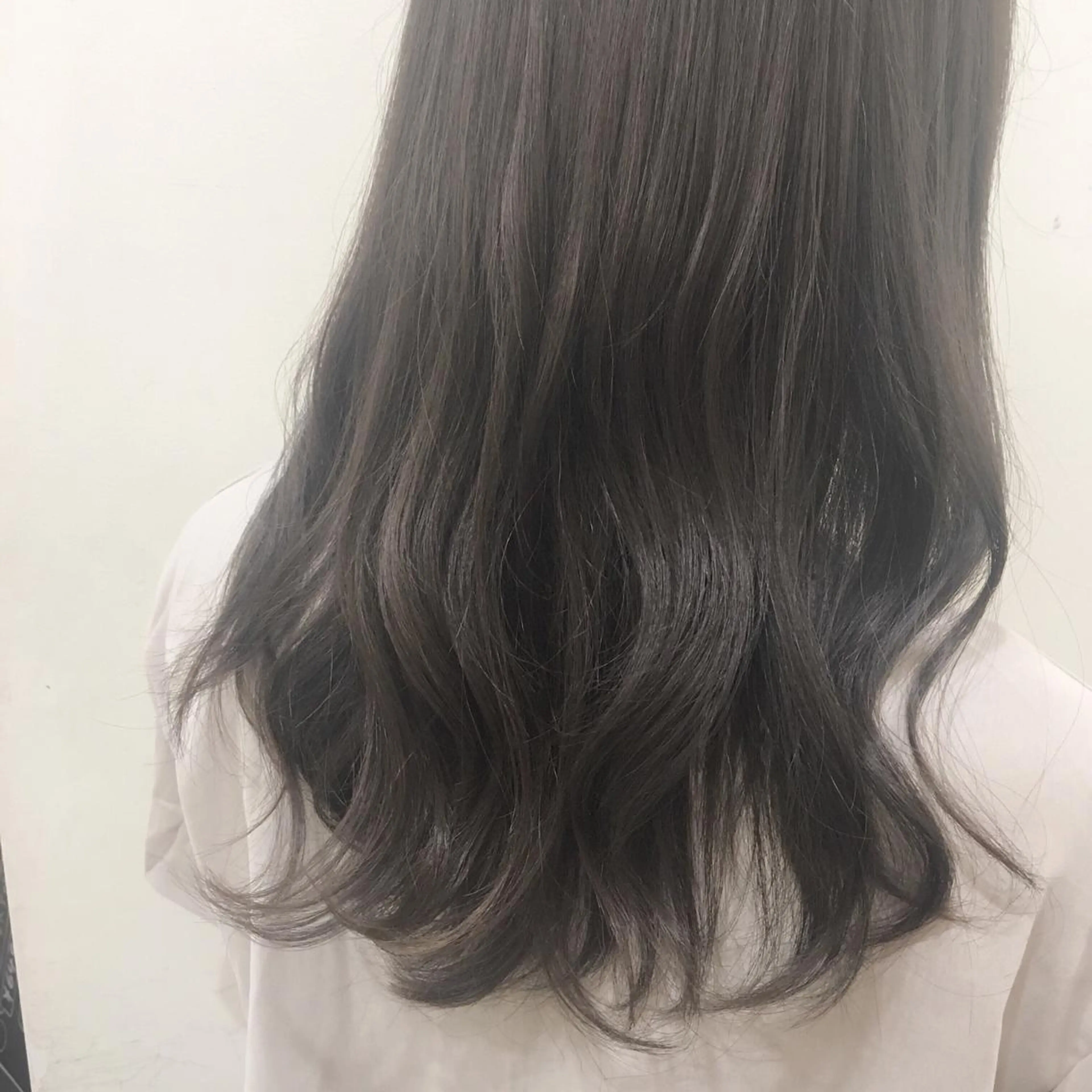 カラー ベージュカラー ブリーチ 透明感カラー ブリーチなしカラー 艶カラー/韓国風ヘア 🩵shioneのヘアスタイル