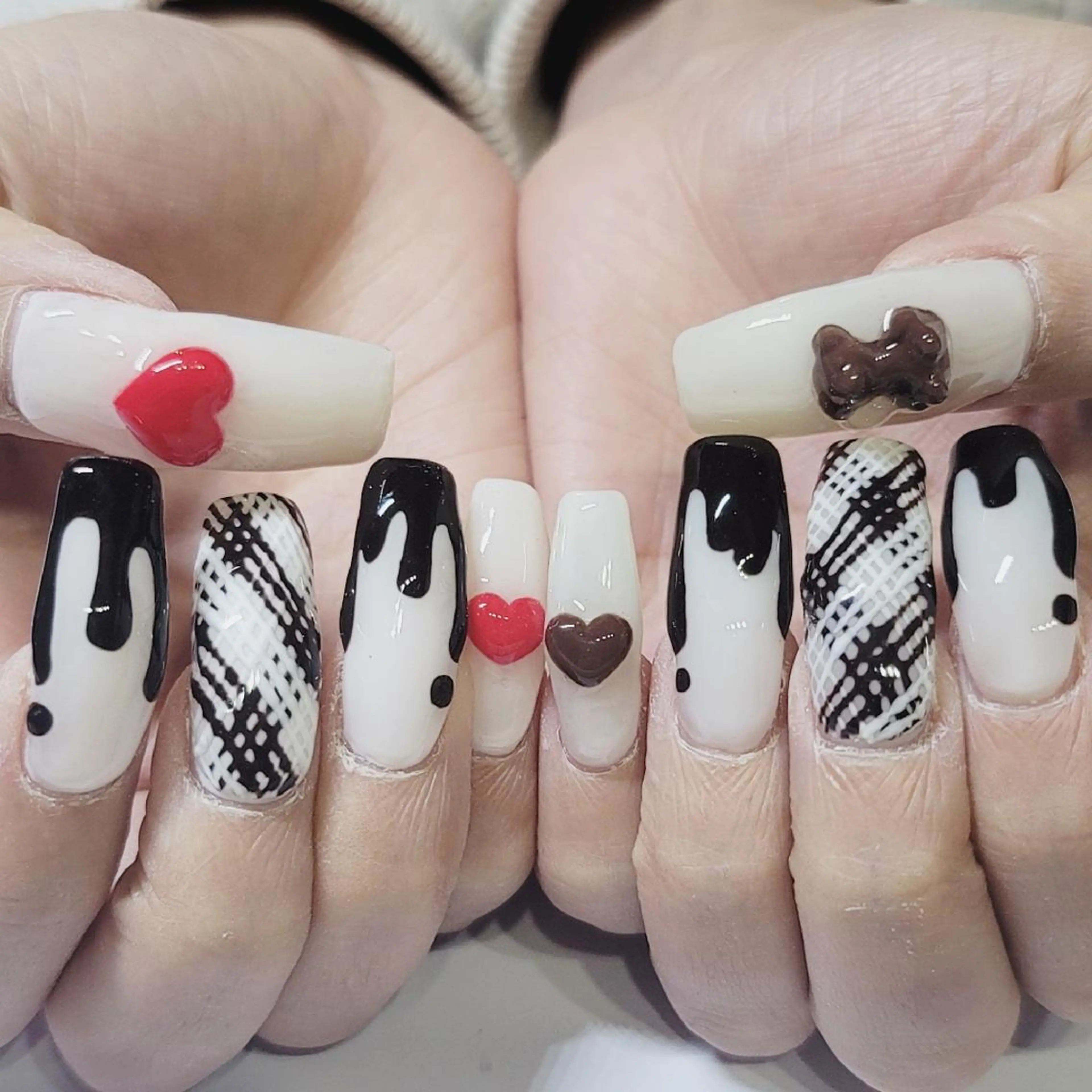 ネイル ワンカラーネイル ピンク バレンタイン ホワイト ハンドネイル よしだ ひろきのネイルデザイン