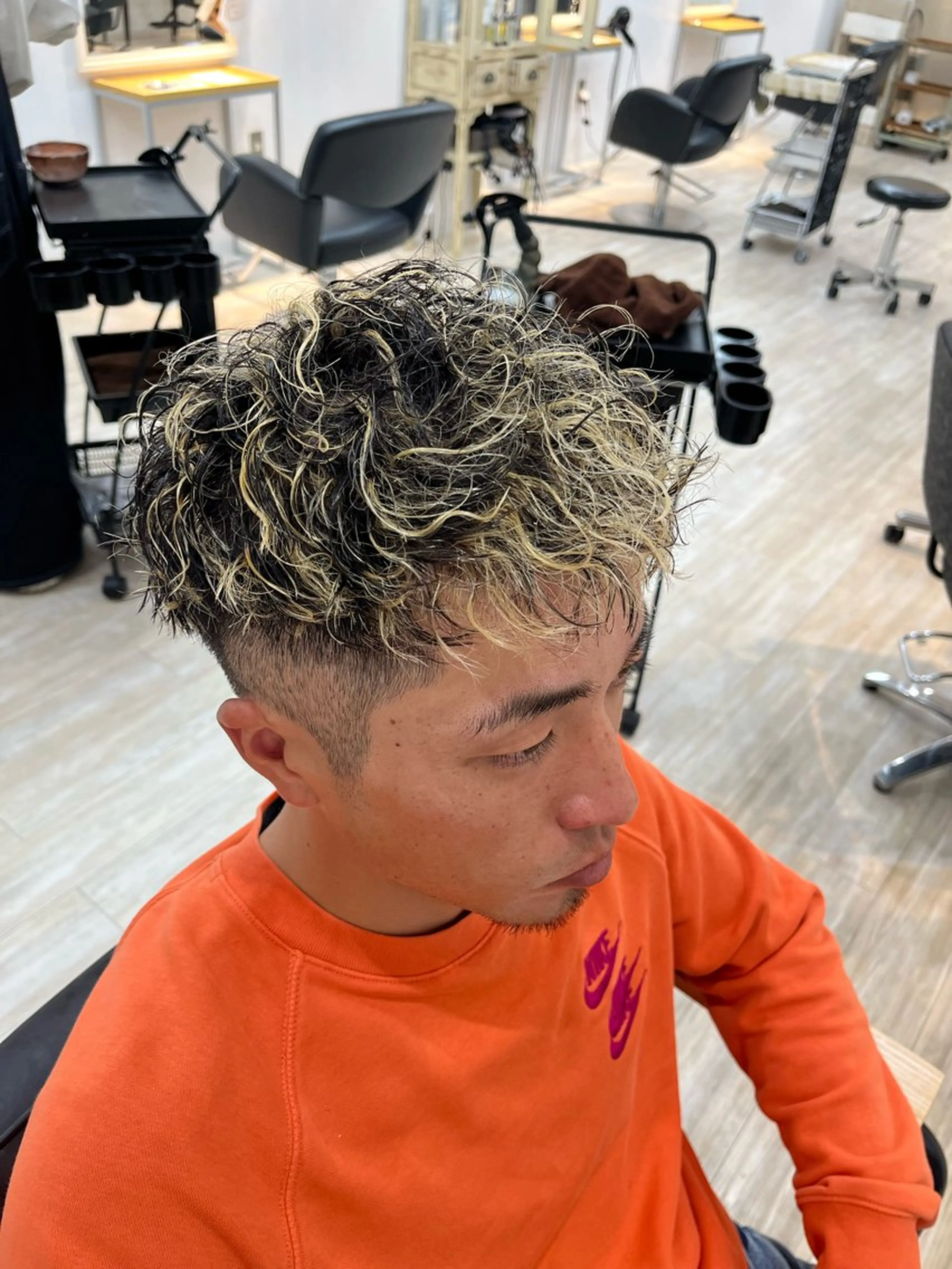 ショート カラー パーマ メンズ 嵯峨 大地／パーマ／ ハード系／特殊系のヘアスタイル