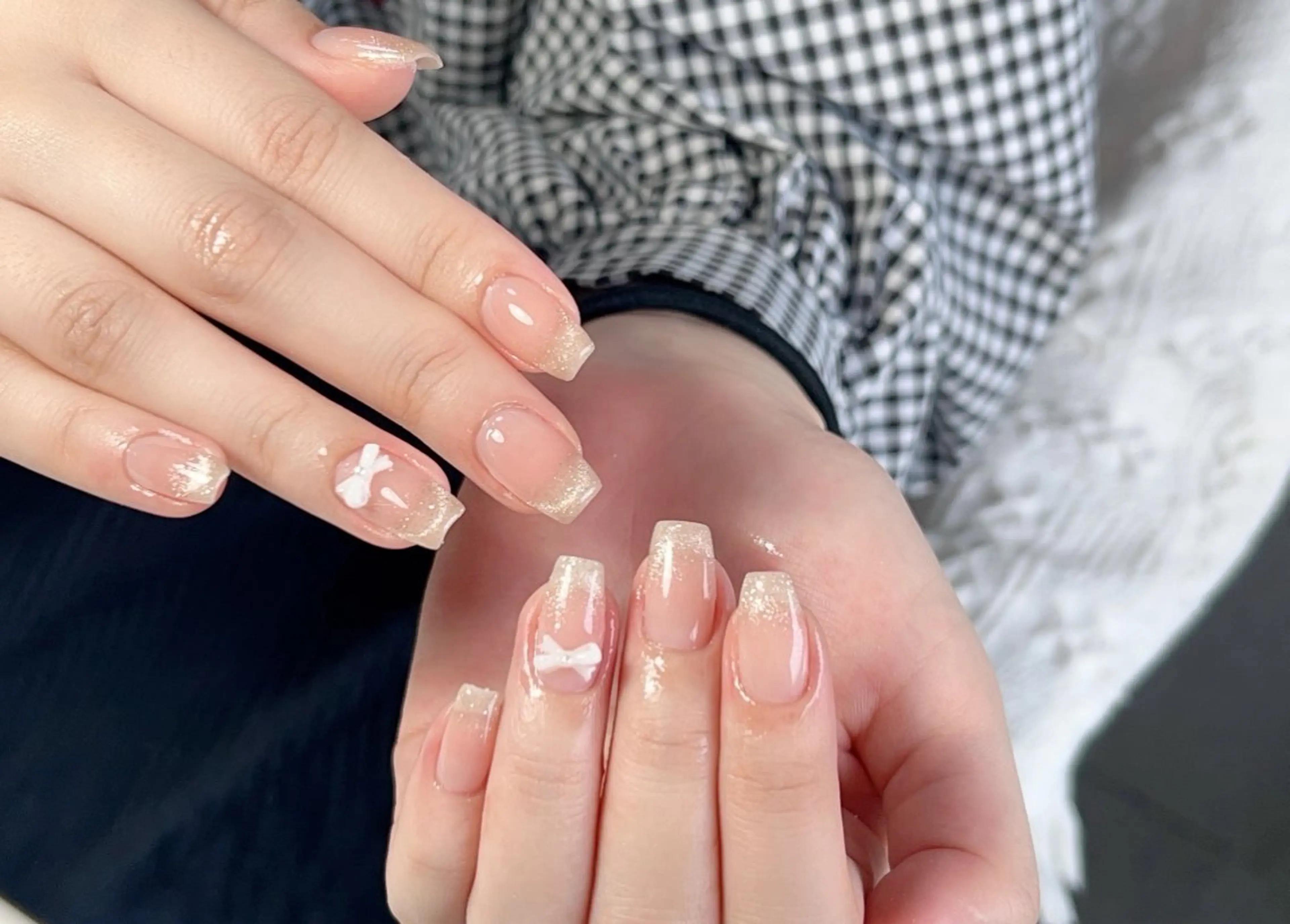 ネイル オーロラネイル チークネイル フレンチネイル ジェルネイル ガラスフレンチ ハンドネイル Nail Jolieのネイルデザイン
