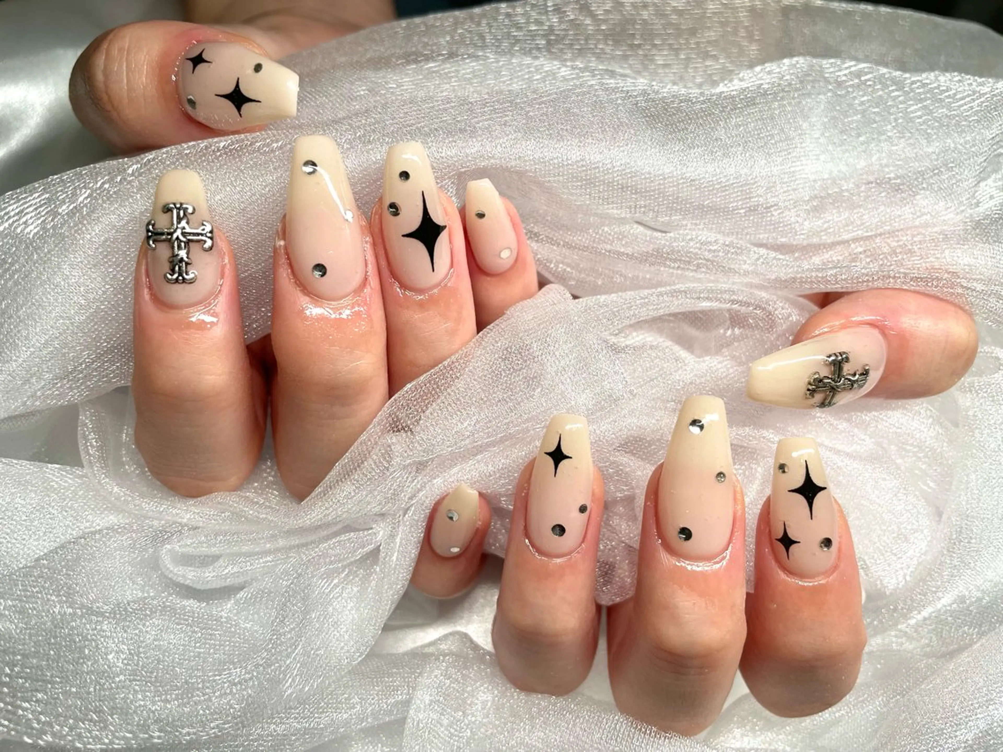 ネイル ハンドネイル Roi〈ロワ〉 Akariのネイルデザイン