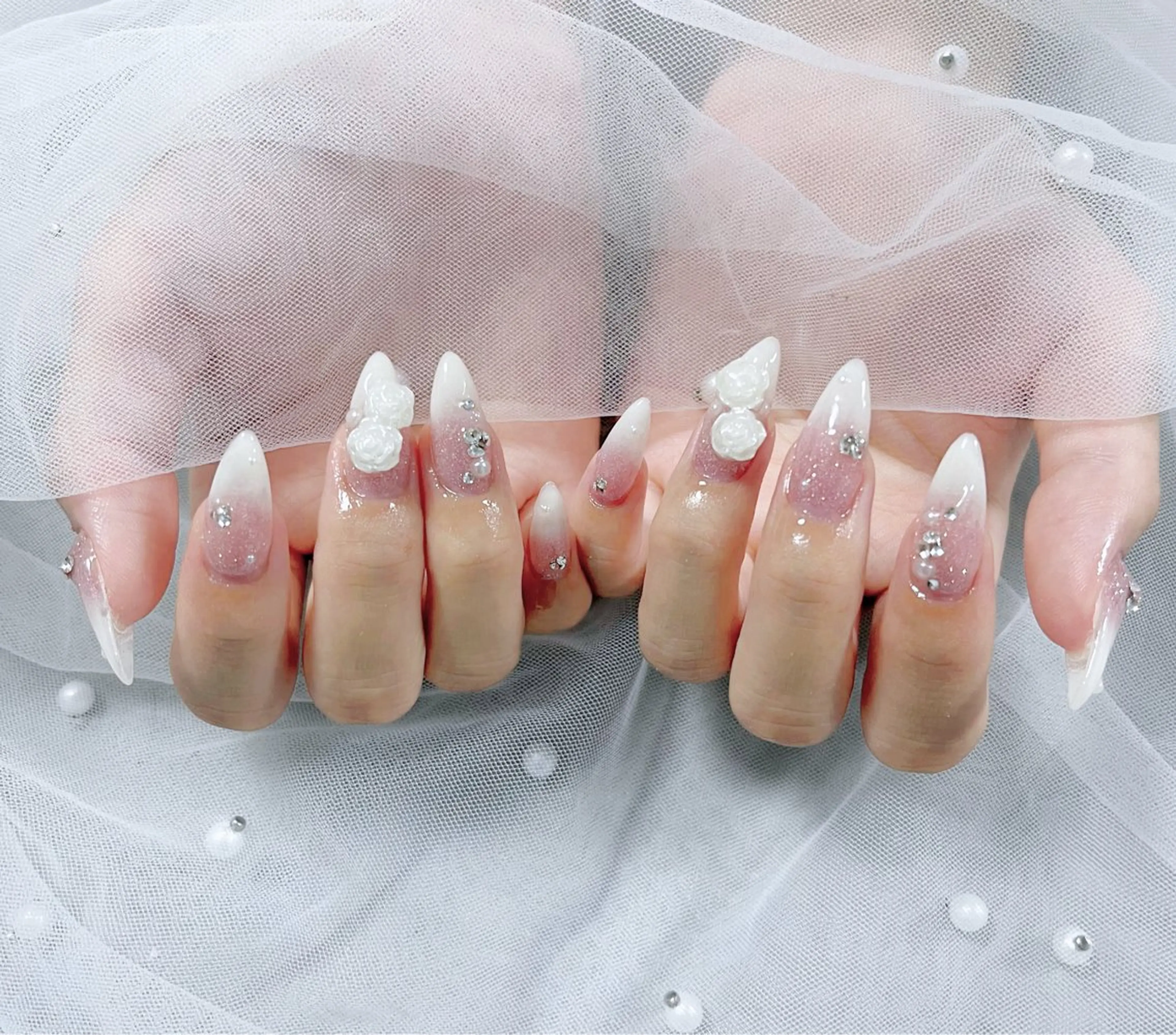 ネイル オーロラネイル クリアネイル フラッシュネイル ジェルネイル グラデーション ハンドネイル Amee Nail Salonのネイルデザイン