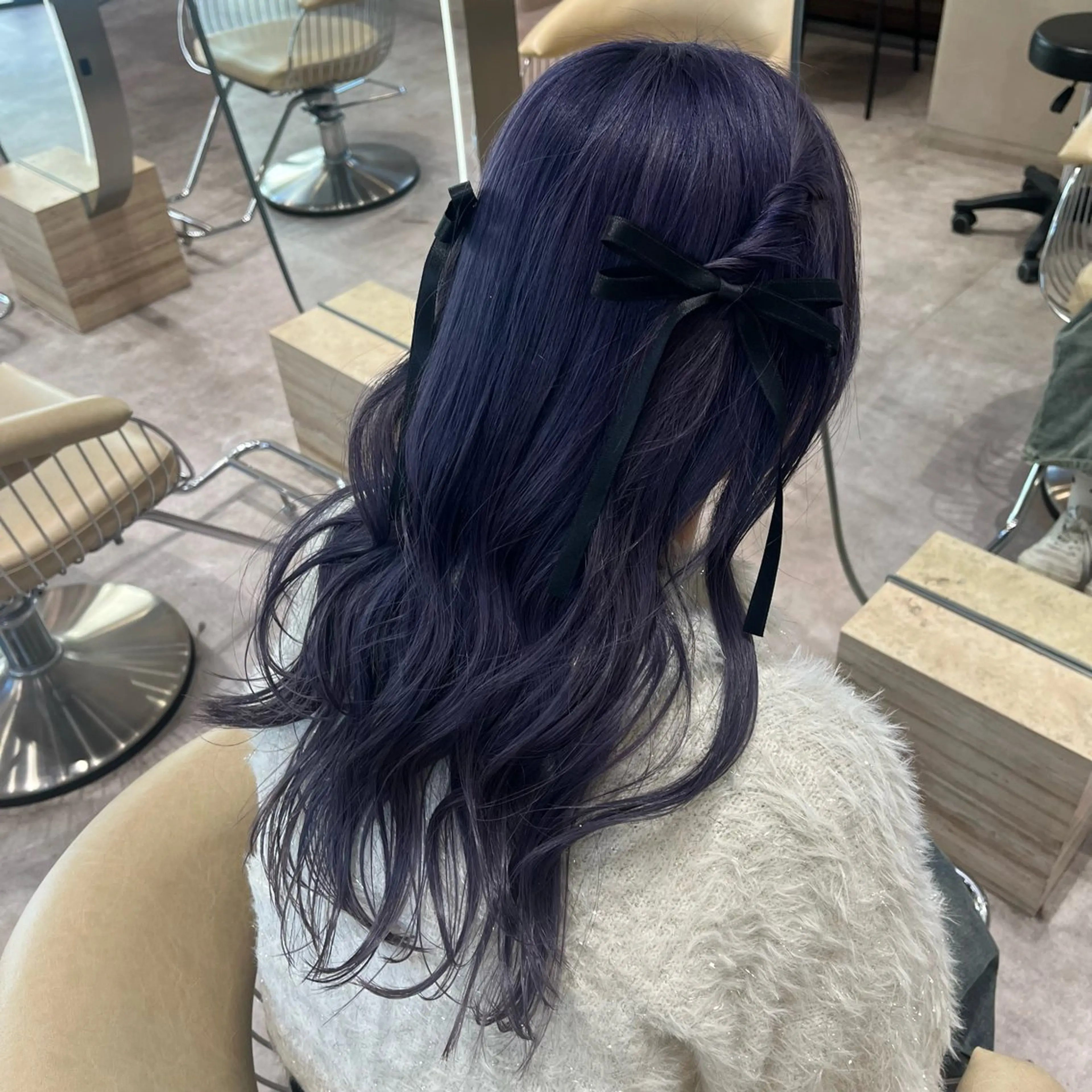 ロング カラー ブルーカラー ブルーラベンダー ラベンダーカラー 顔周りカット/ 透明感カラー/ユナのヘアスタイル