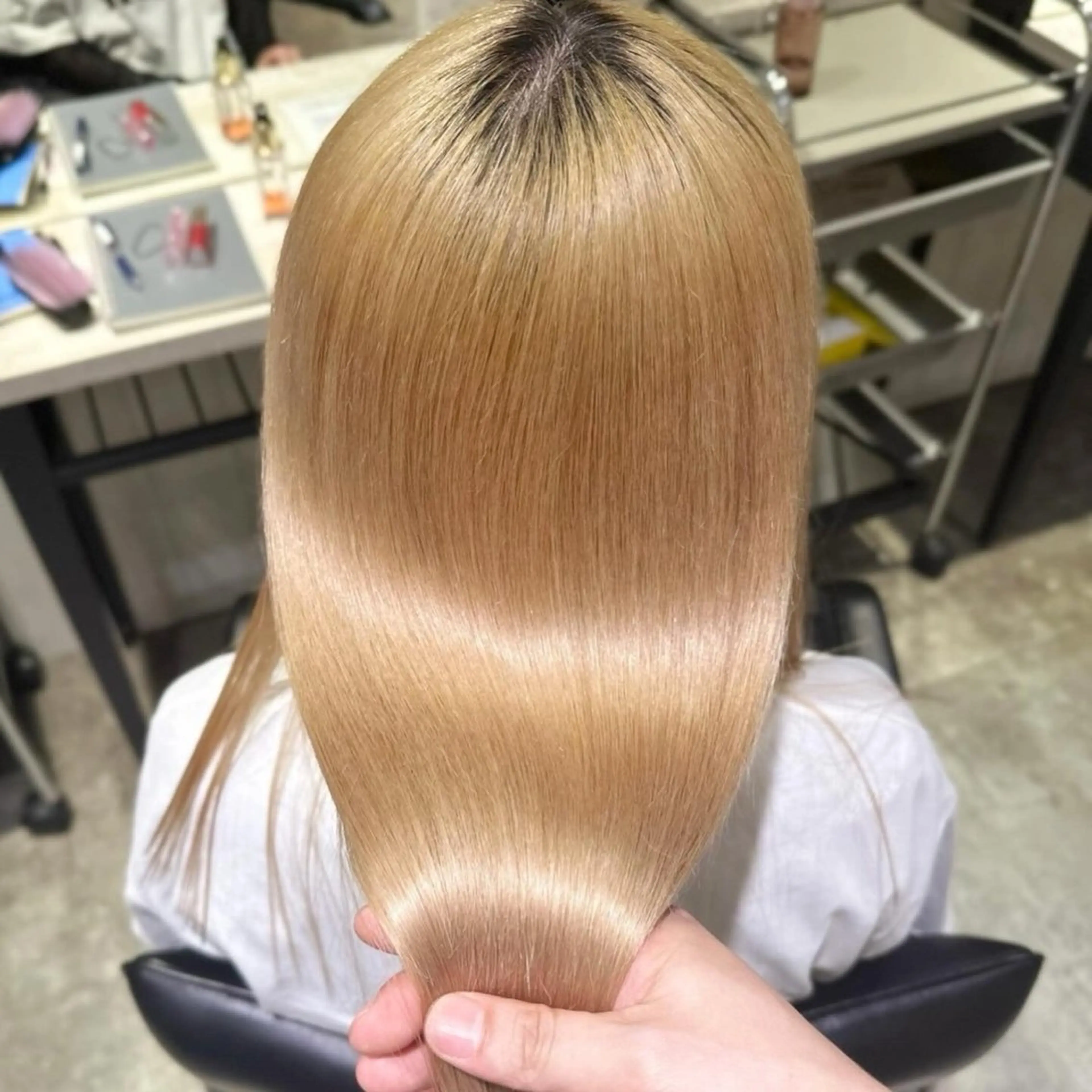 ミディアム カラー カット 縮毛矯正 トリートメント ヘアセット ☘️ブリーチ/ハイト ーン/レイヤー/のヘアスタイル