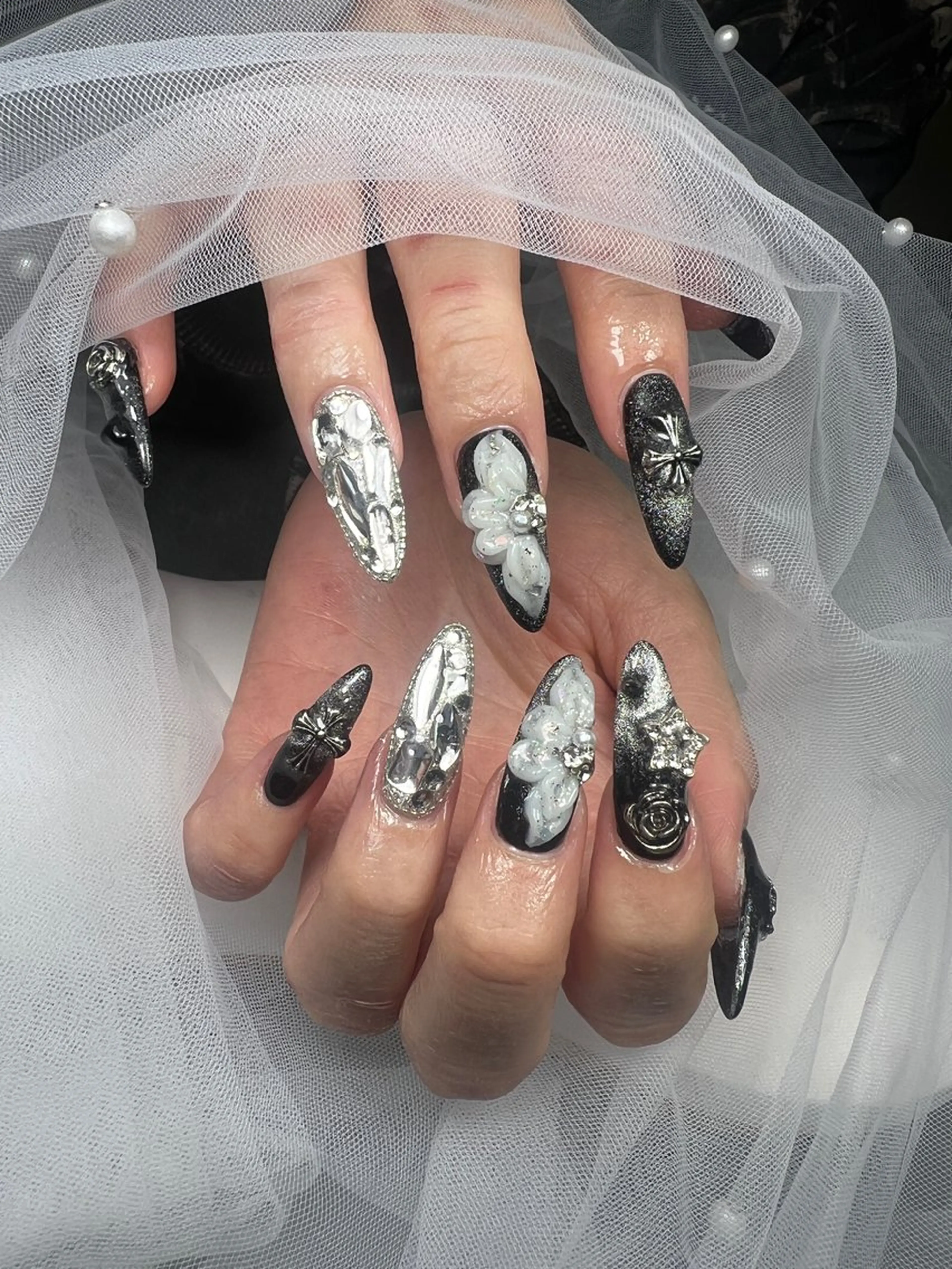 ネイル アートネイル オーロラネイル チークネイル 長さ出し フットネイル ハンドネイル ハンドケア Mio_ Noiranailのネイルデザイン