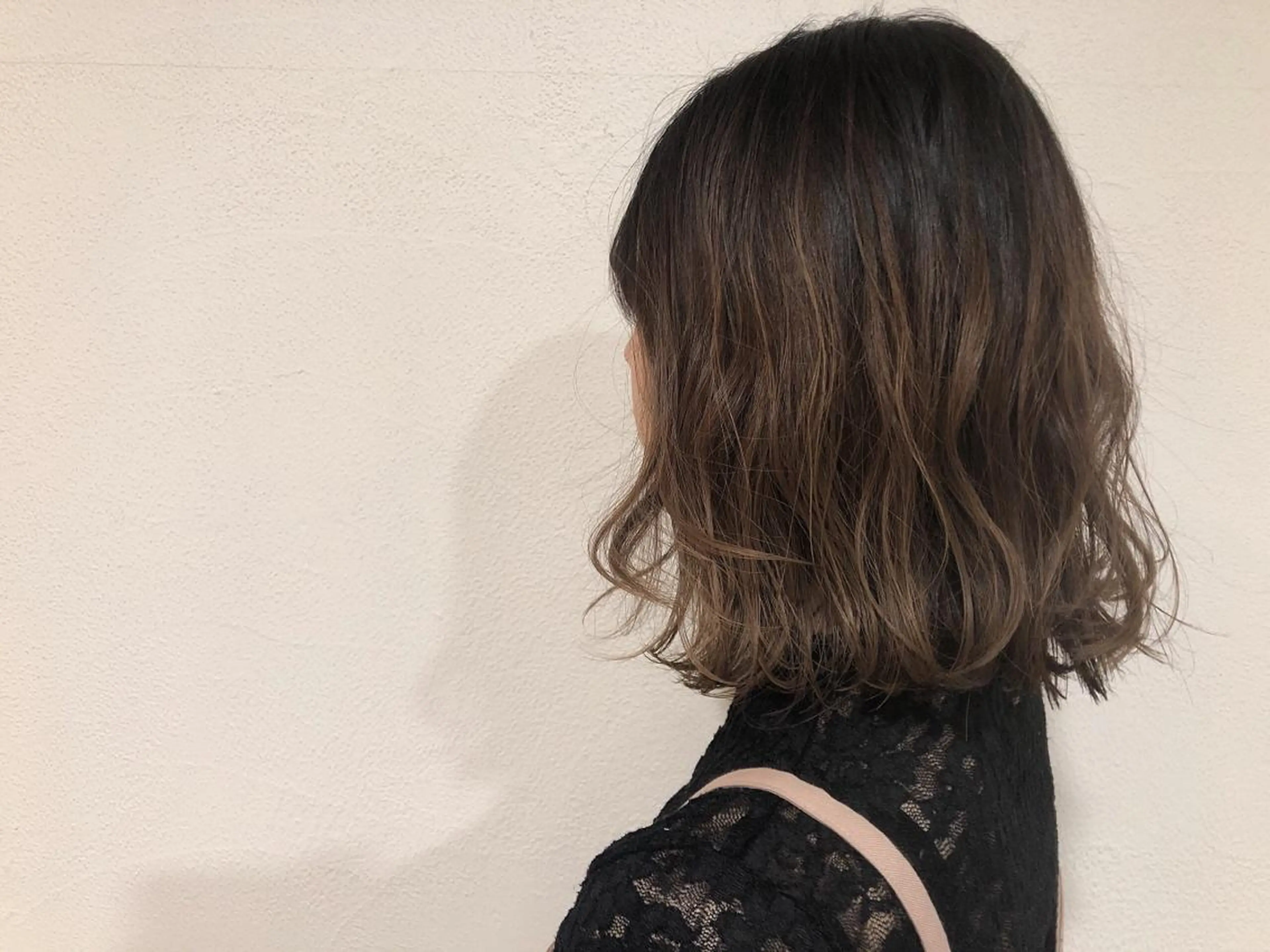 セミロング くせ毛 パ ルのヘアスタイル