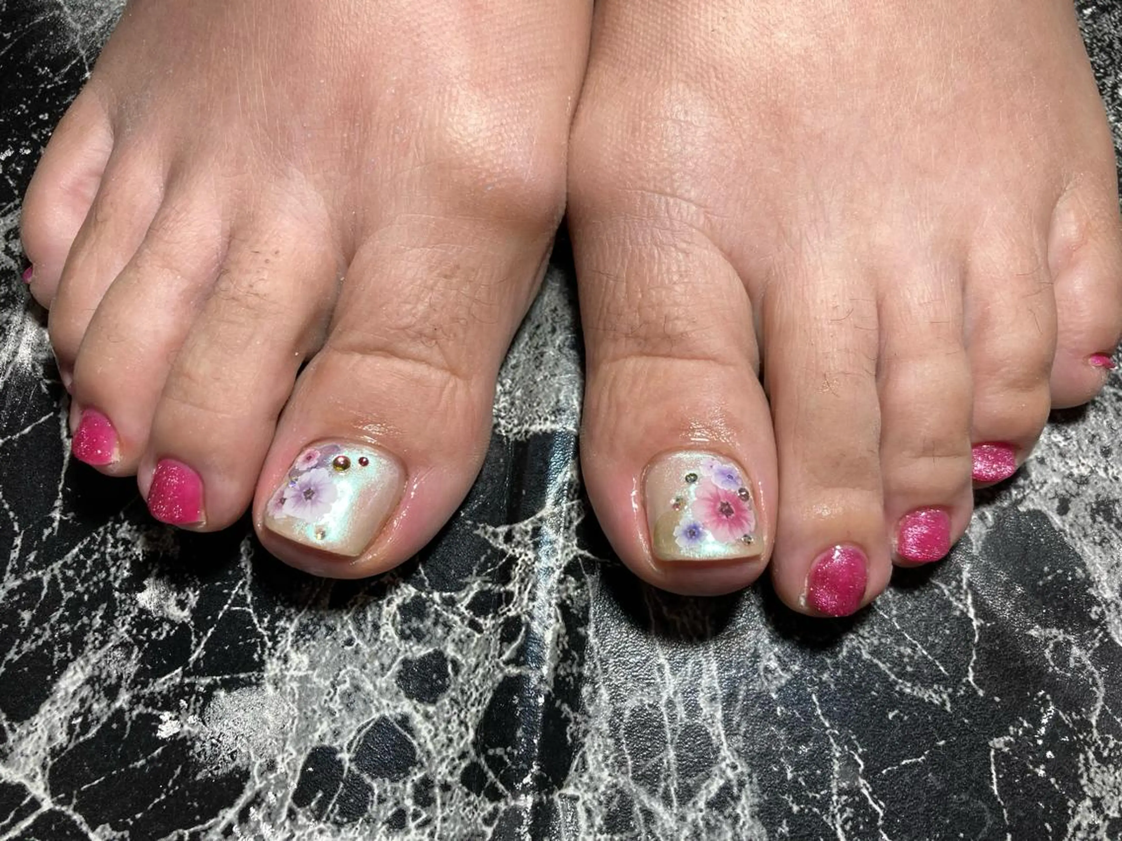 ショート ネイル ハンドネイル フットネイル ✴︎ Delightのネイルデザイン