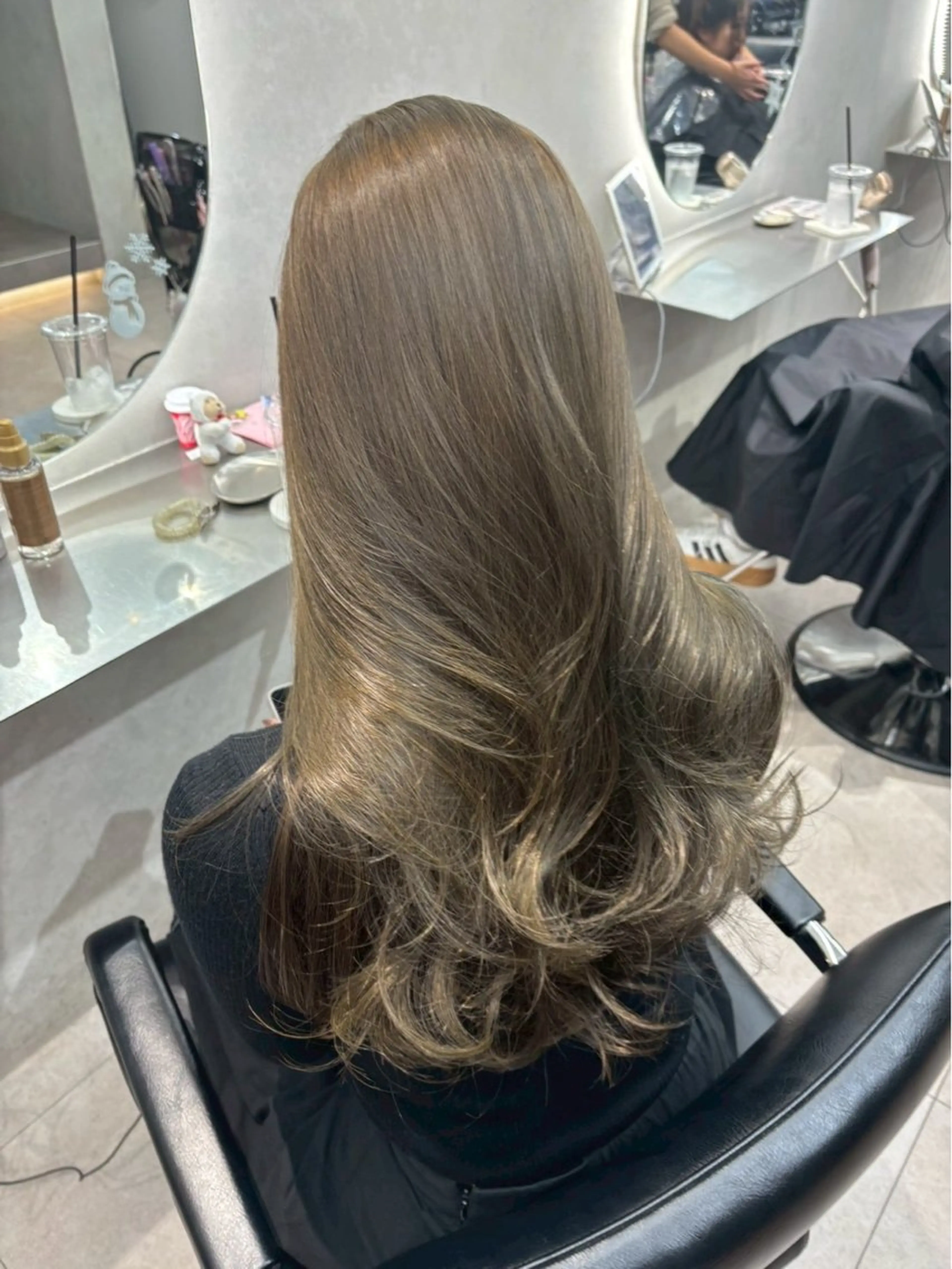 ヘアアレンジ ヘアカラー モデル支持率Ｎｏ．1 透明感グレージュのヘアスタイル