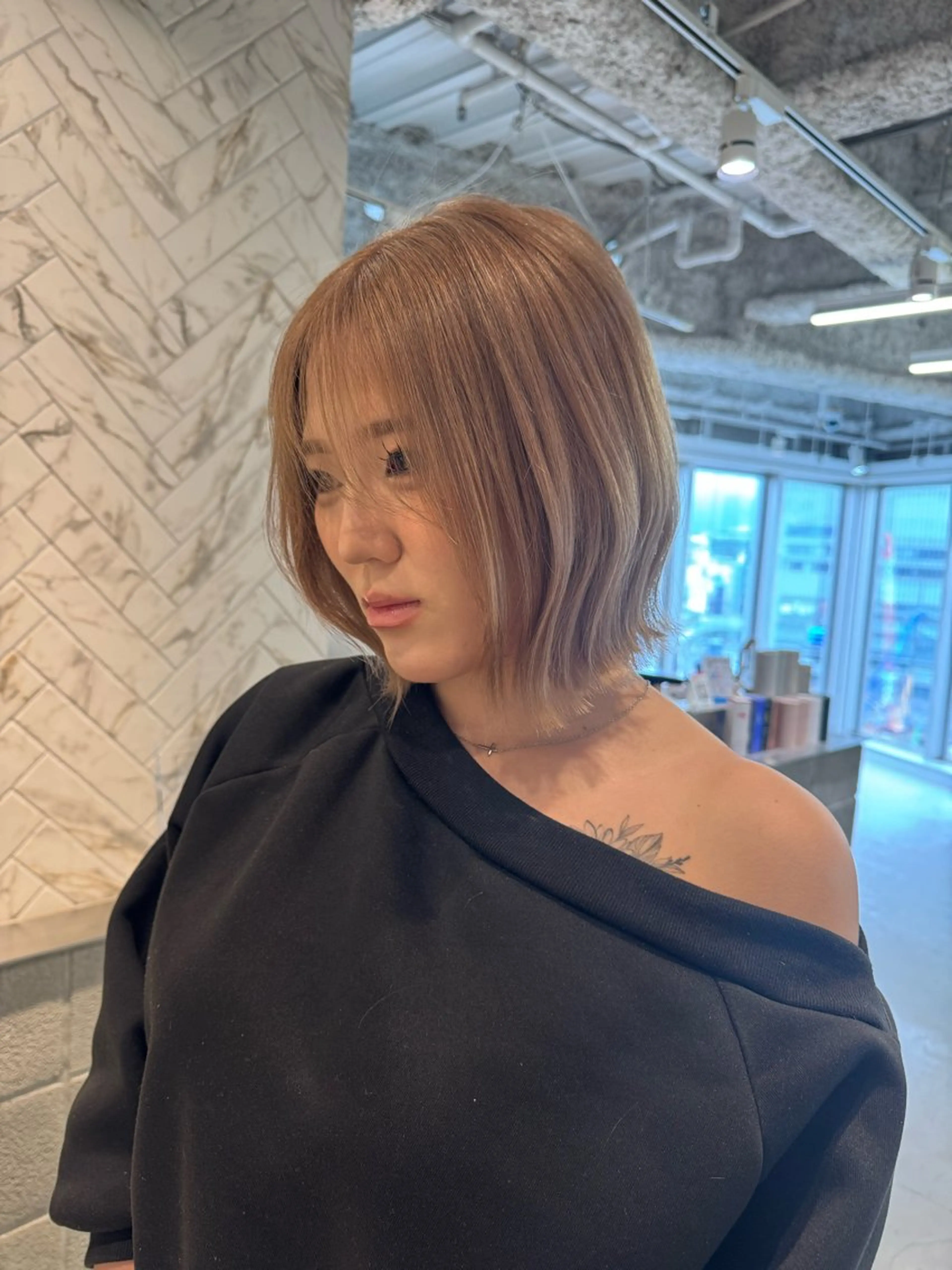 ショート カラー ヘアカラー トリートメント 店長　MANAMI ／ブリーチ／骨格ボブのヘアスタイル