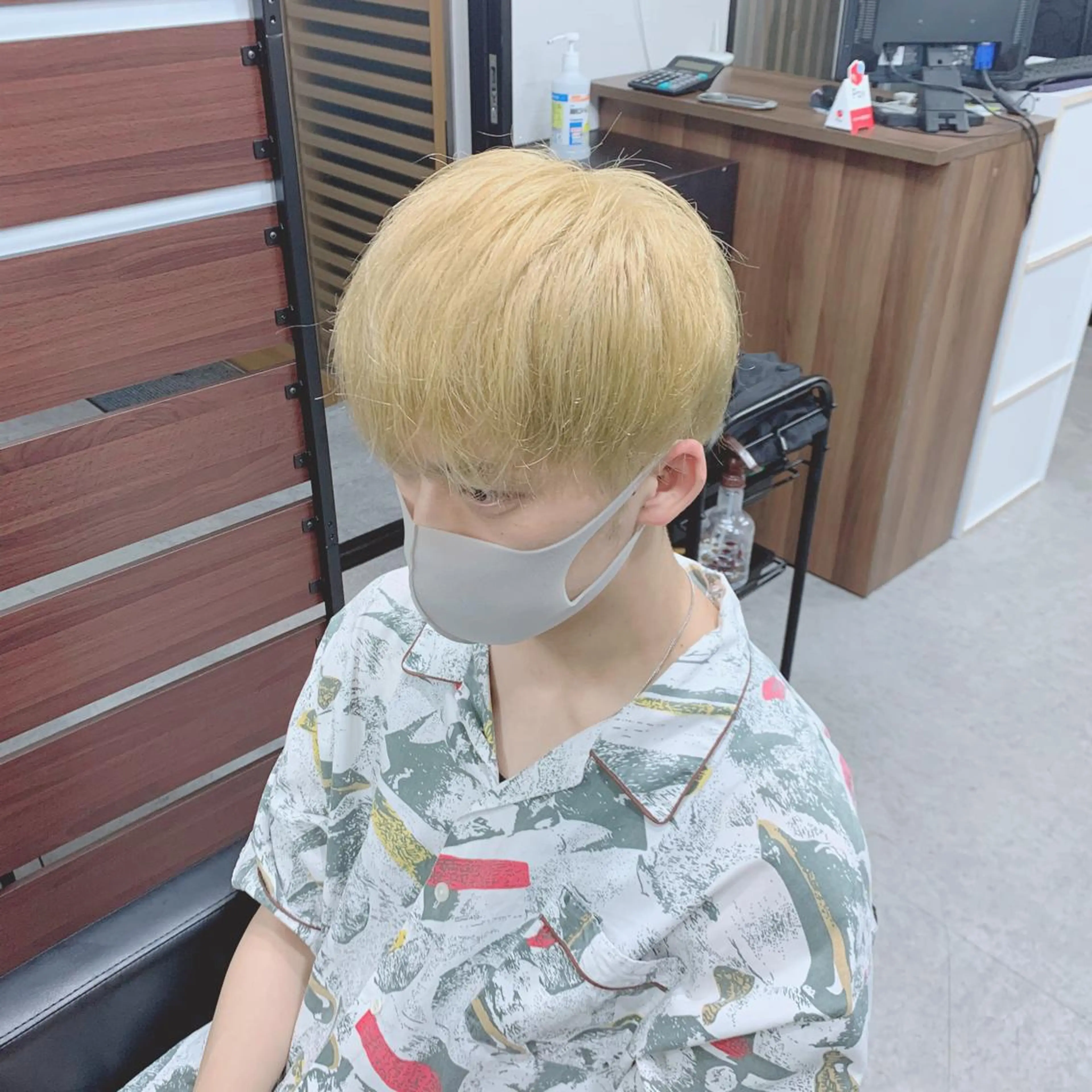 ショート カラー メンズ メンズブリーチ ブリーチ 抜きっぱなしブロンド 大竹 涼のヘアスタイル