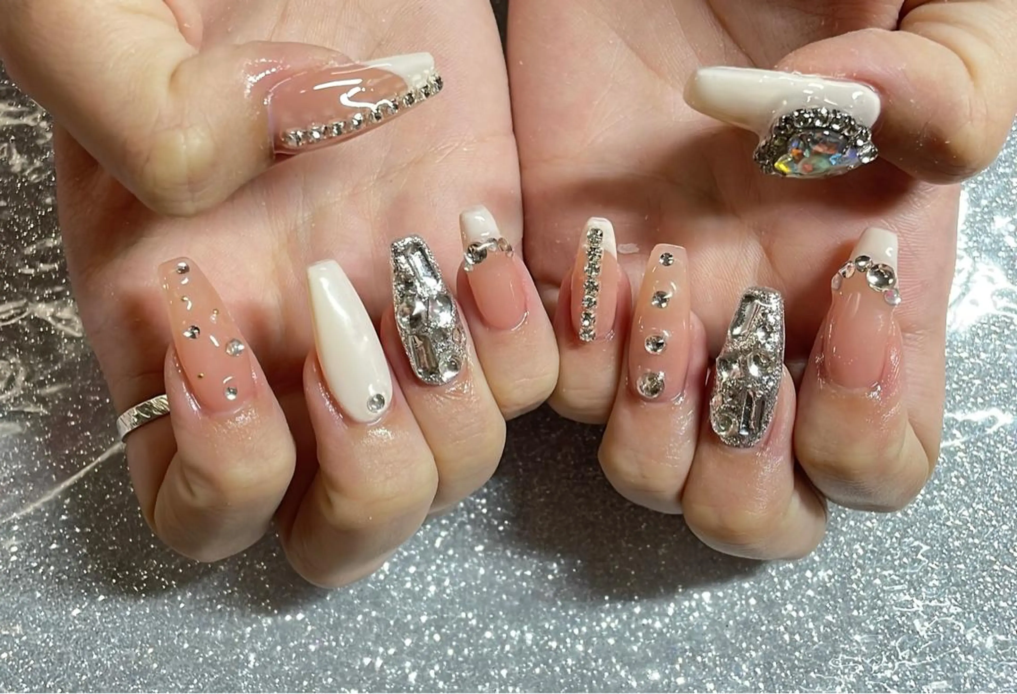 ネイル ハンドネイル VIERU 🌈🎀💖のネイルデザイン