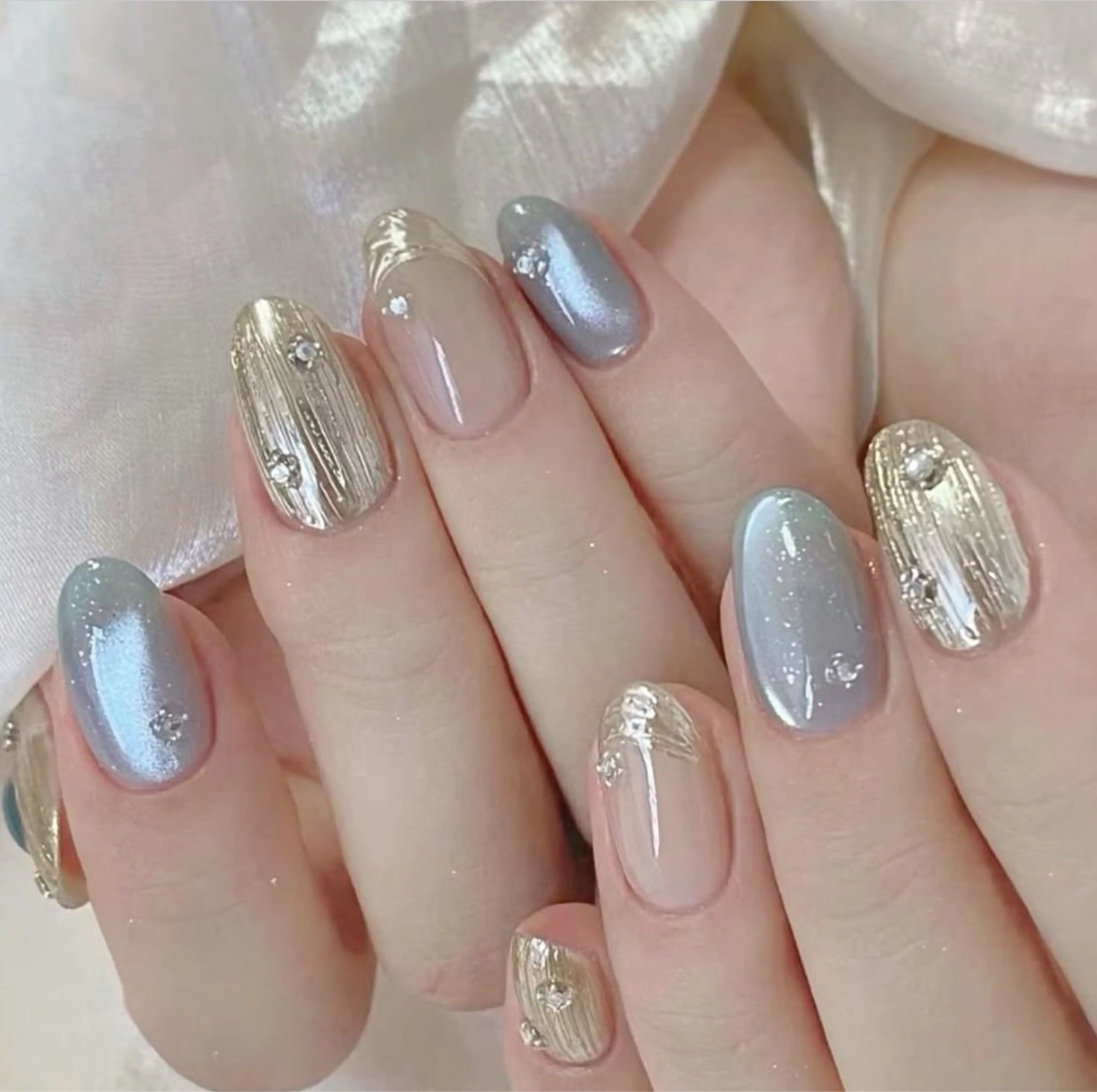 ネイル アニマル柄 オーロラネイル チークネイル フラッシュネイル ジェルネイル Lunaa 池袋のネイルデザイン