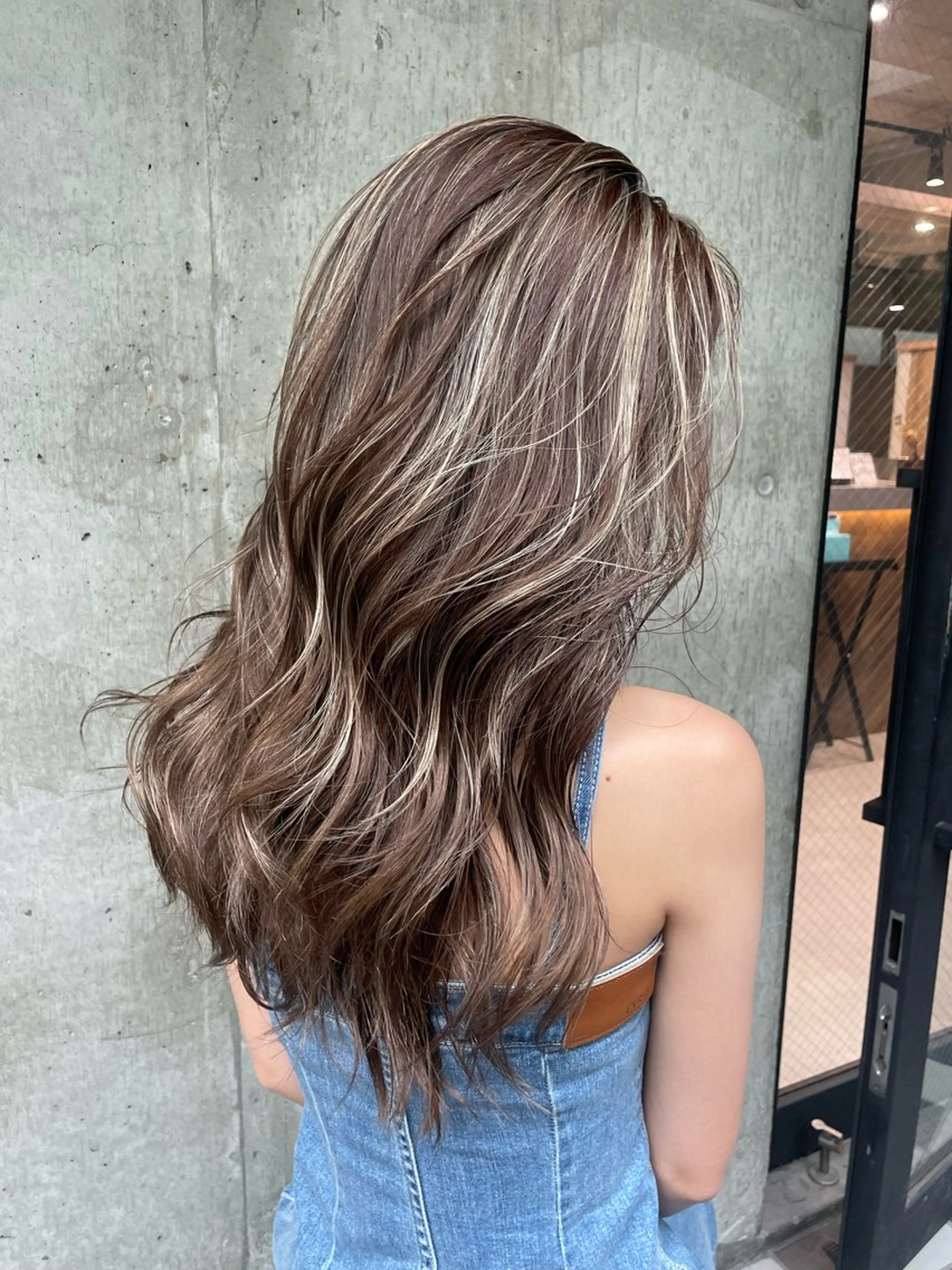 ロング ハイライト 🫧ハイライトカラー 🫧 𝓜𝓘𝓤のヘアスタイル