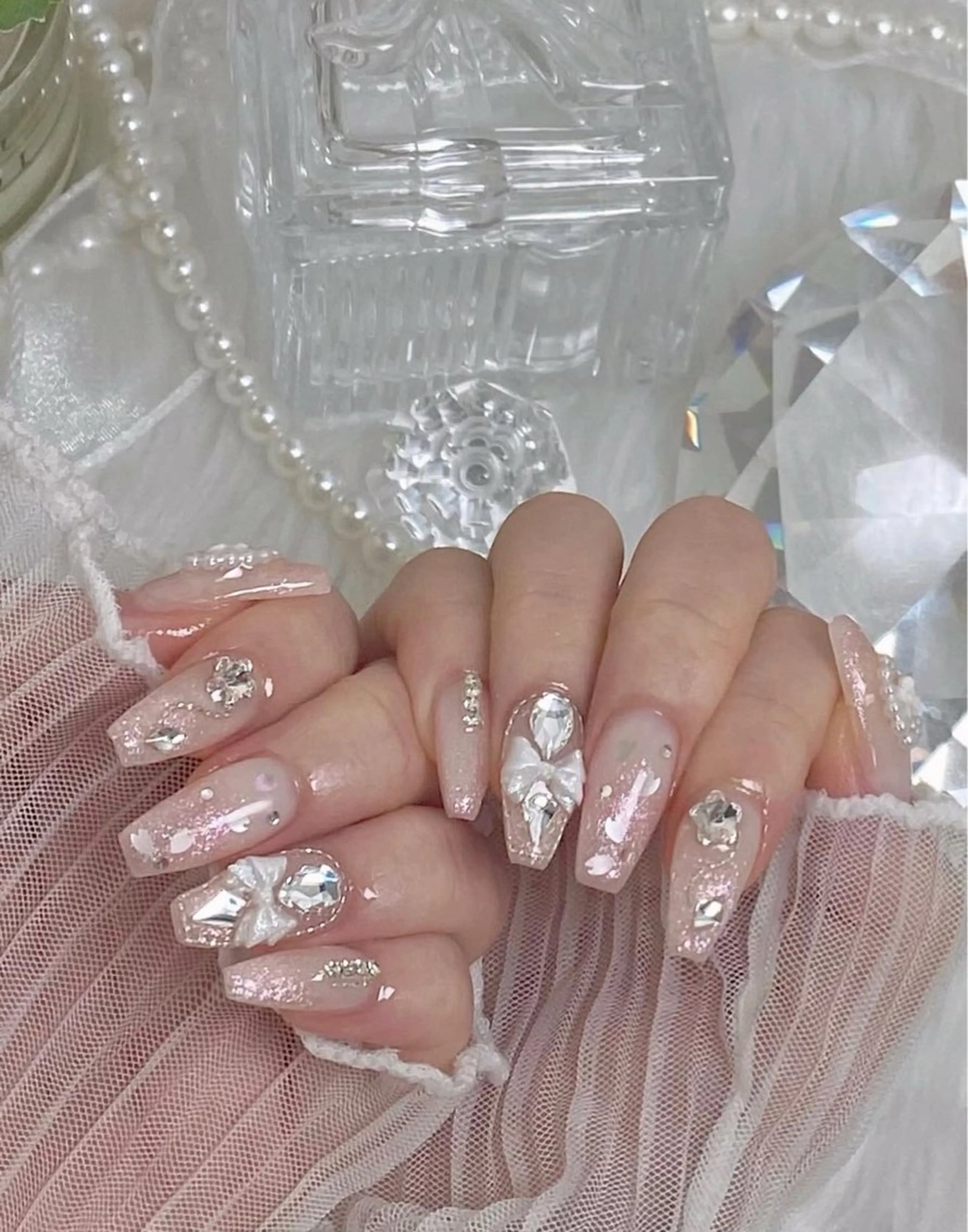 ネイル キラキラネイル マグネットネイル ぷっくりネイル 春ネイル ワンホンネイル ハンドネイル Lyna 池袋のネイルデザイン