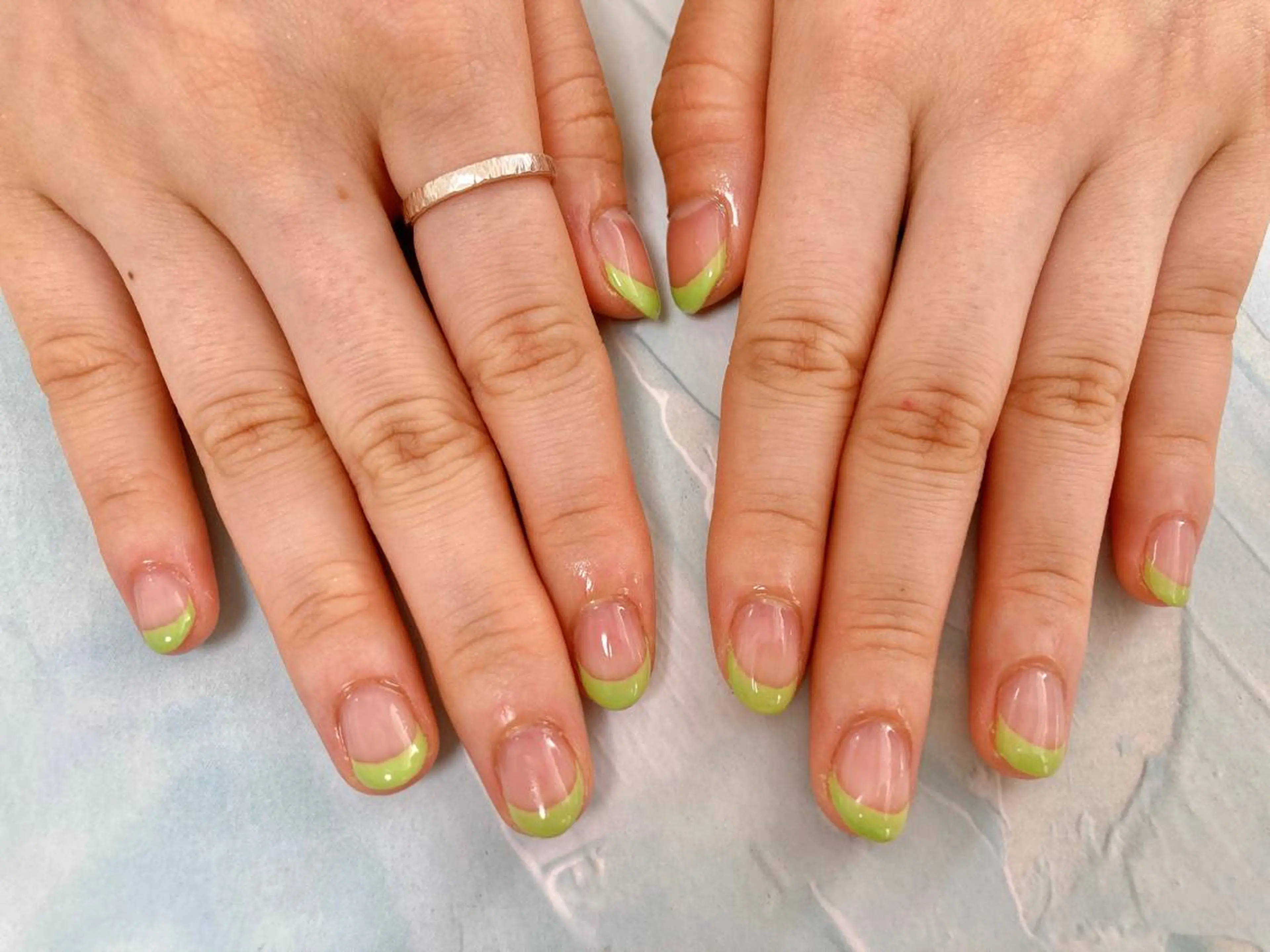 ネイル グリーン ワンカラーネイル mogunail &blowのネイルデザイン