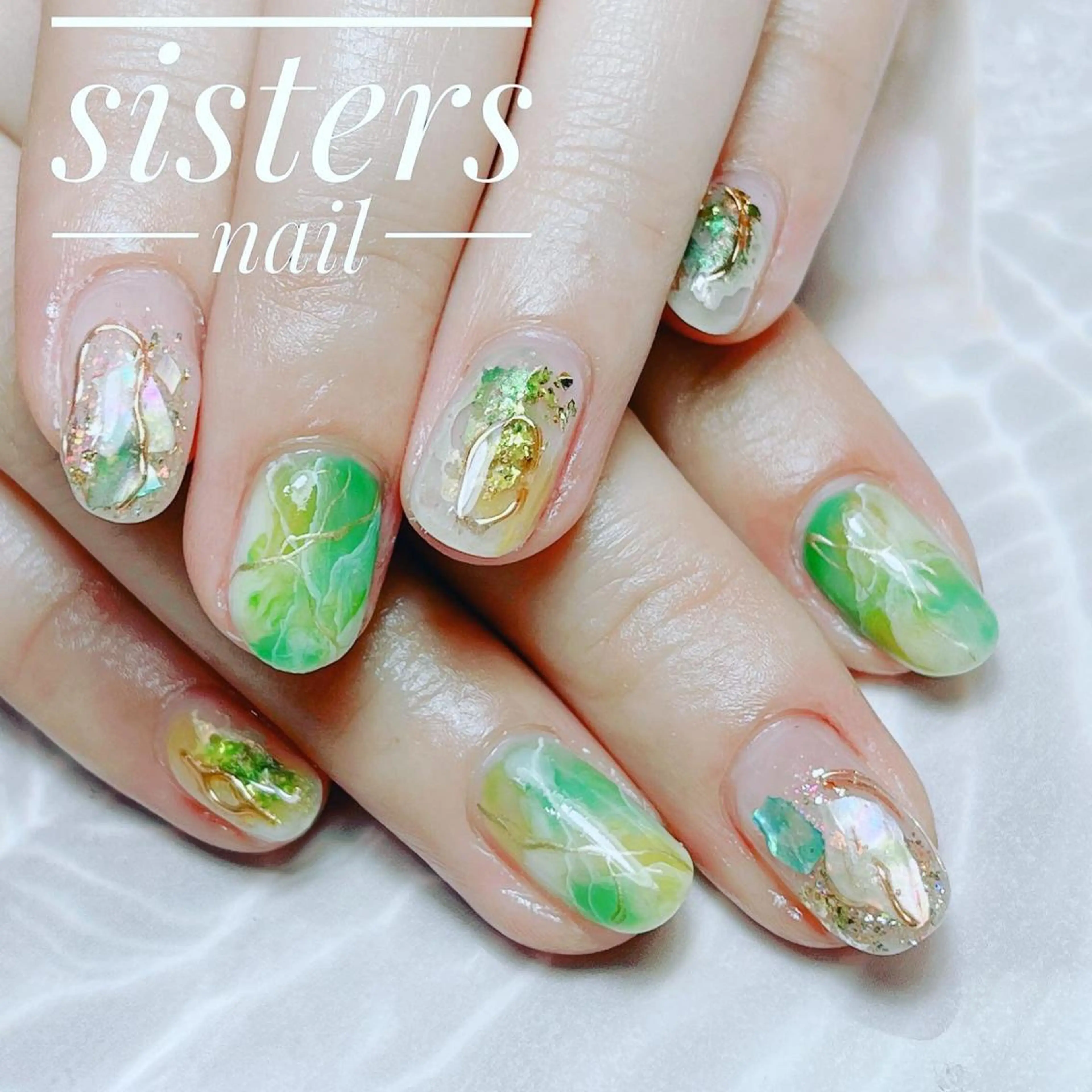 ネイル アートネイル グリーン ニュアンスネイル 夏ネイル 黄色 ハンドネイル ハンドケア sisters nail.fのネイルデザイン