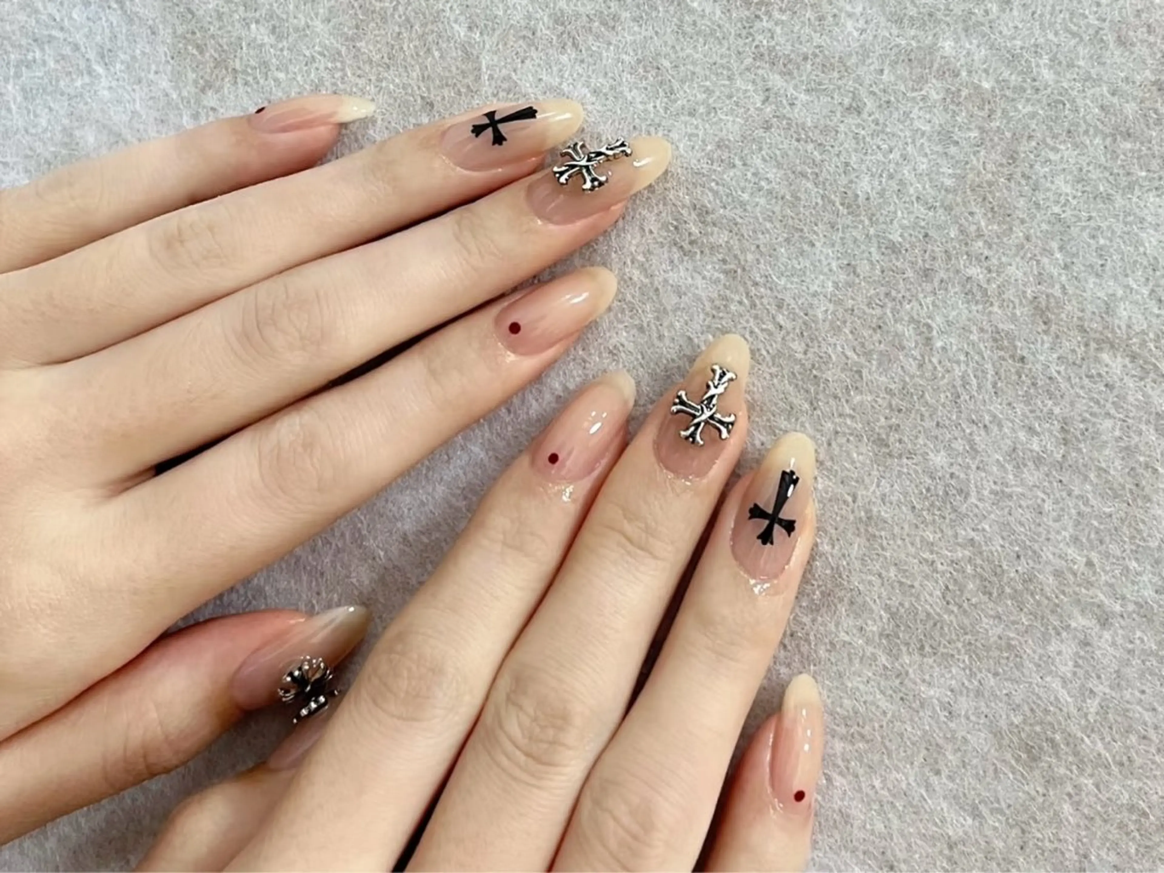 ネイル オーロラネイル チークネイル フレンチネイル ジェルネイル ガラスフレンチ ハンドネイル Nail Jolieのネイルデザイン