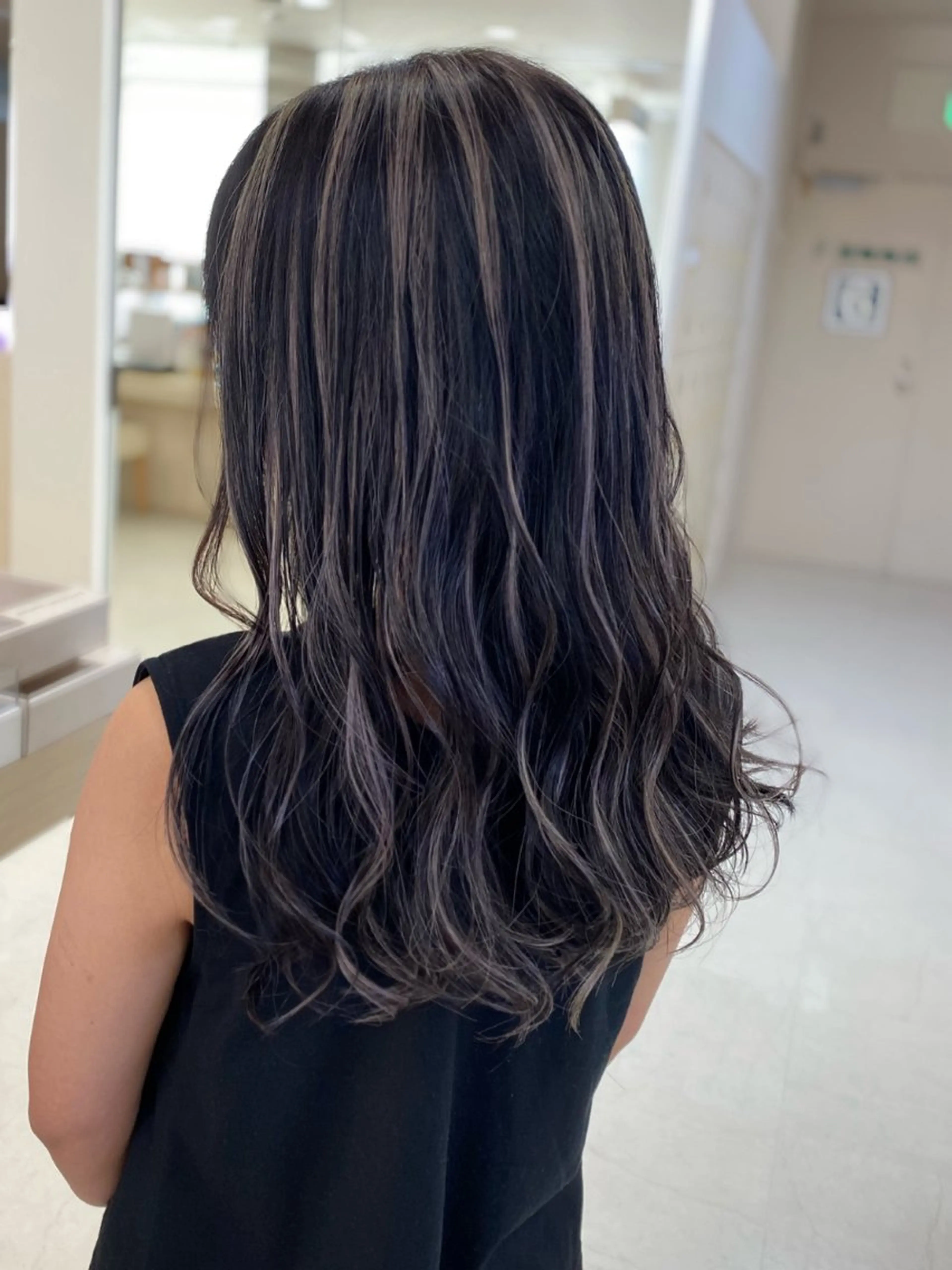 セミロング カラー バレイヤージュ ベージュカラー ブリーチ ブロンド ケアブリーチ カット ヘアカラー トリートメント お悩み解決美容師🦚 片山/銀座/有楽町のヘアスタイル