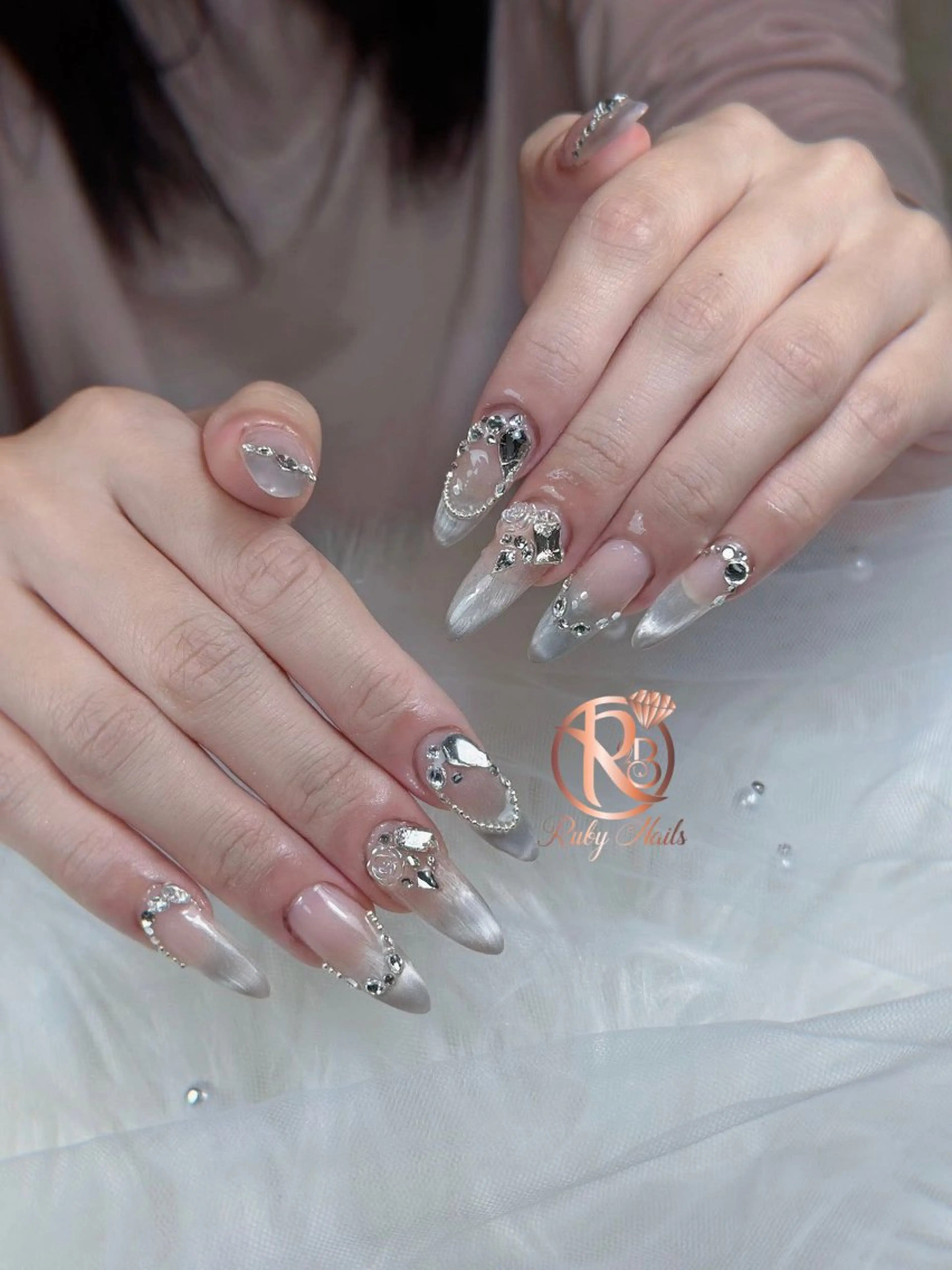 ネイル グラデーション キラキラネイル ピンク 春ネイル ワンホンネイル RUBY Nail 日暮里店のネイルデザイン