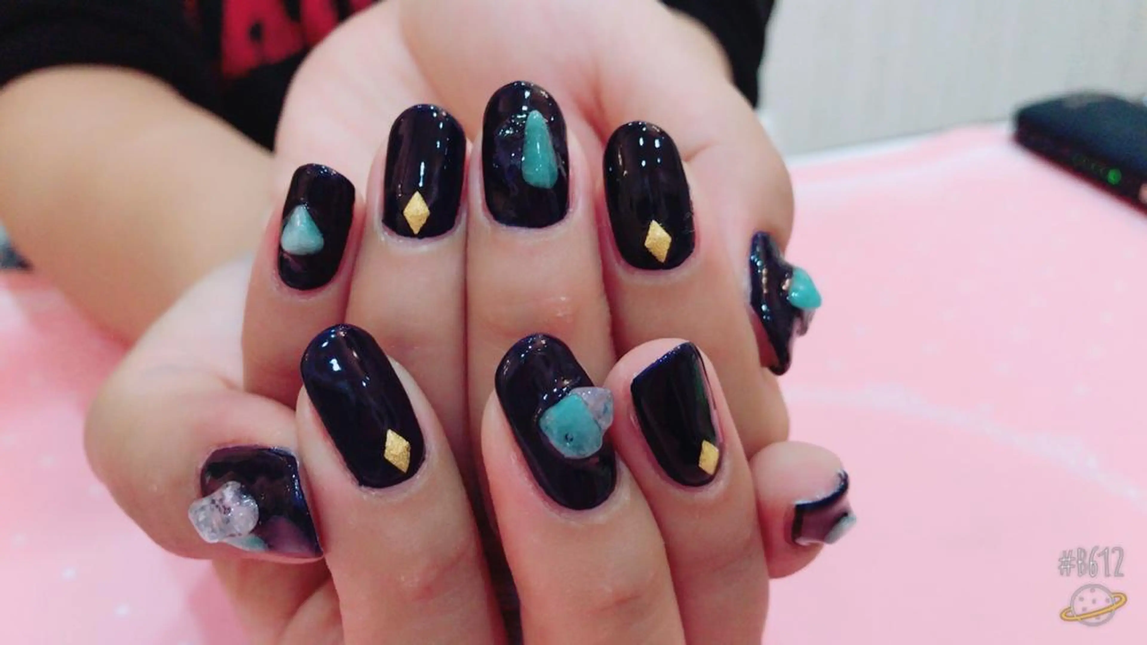 ショート SINCERELY シンシアリー🌈のネイルデザイン